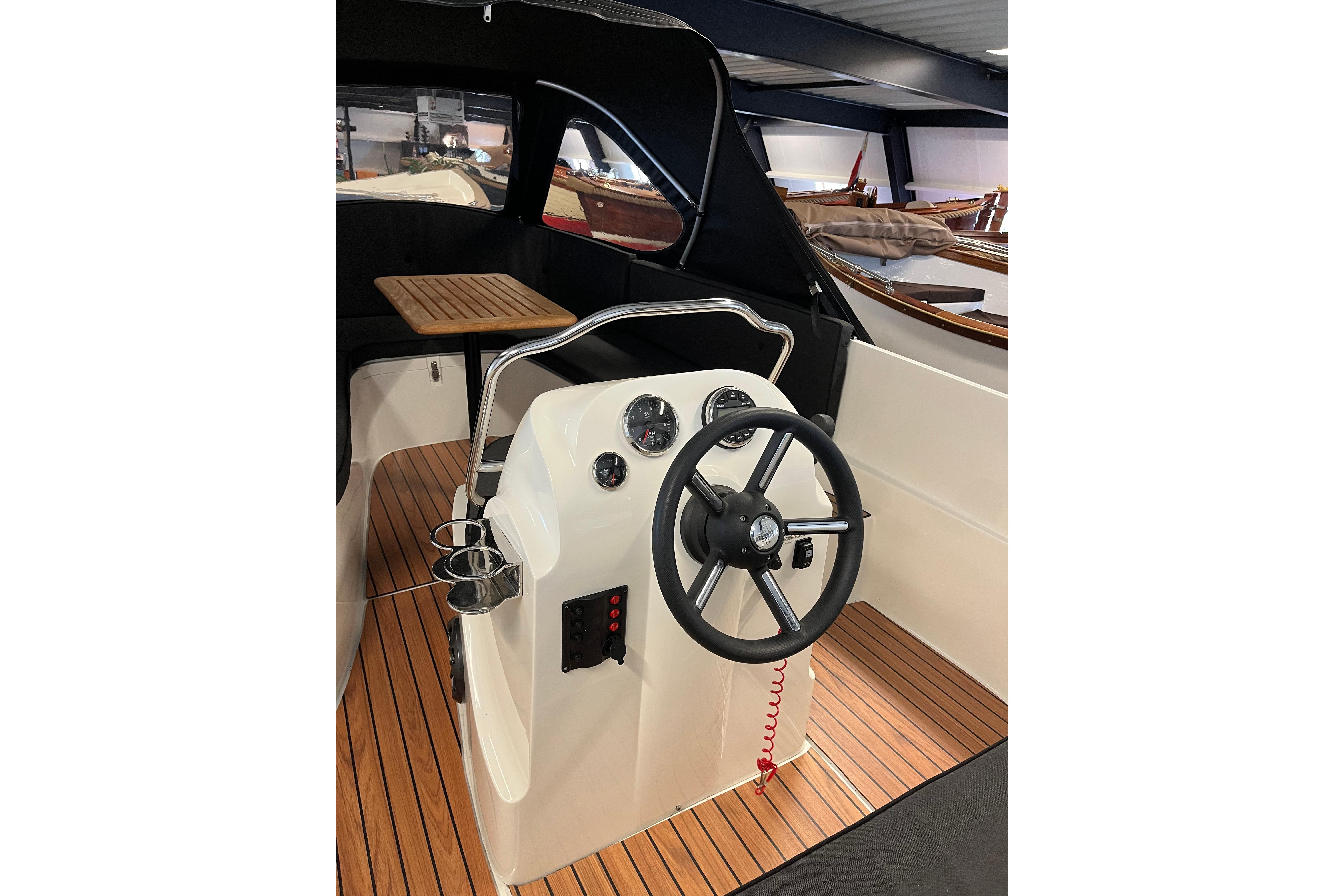 Oud Huijzer 600 Tender