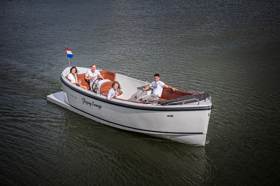 Maxima Boats 750 Flying Lounge