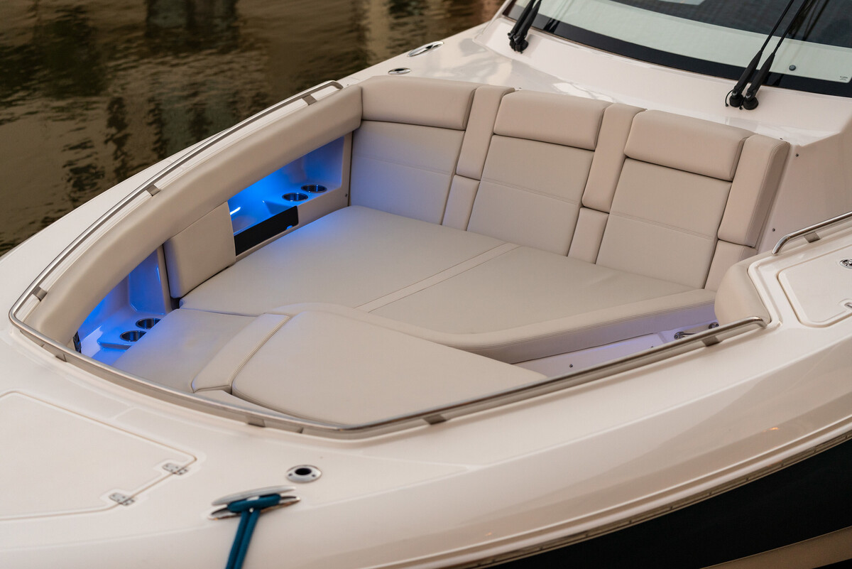 Boston Whaler 380 Realm