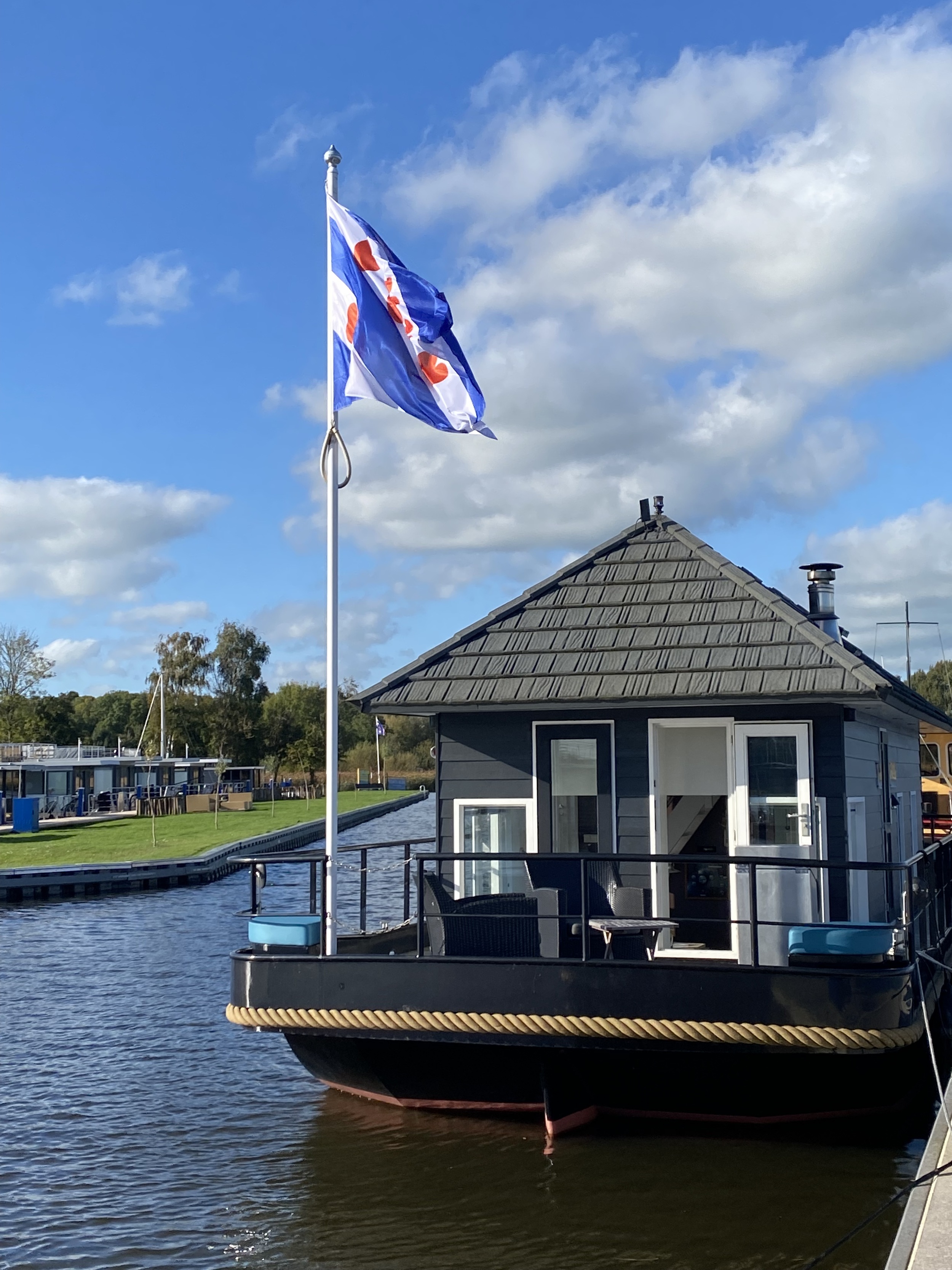 Prins HomeShip 1350 | VaarHuis | Houseboat | Flark | Ligplaats Overneembaar