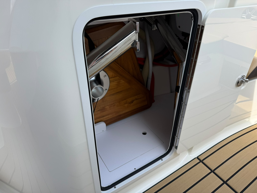 Sea Ray SDX 230