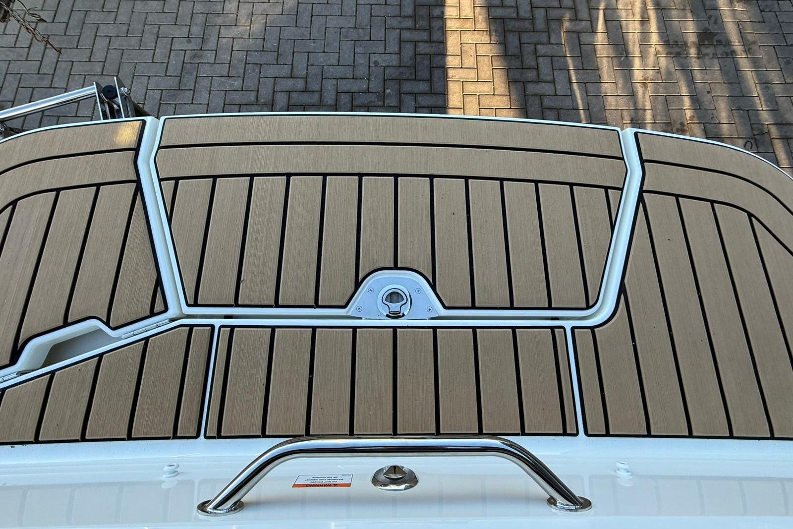 Sea Ray SDX 230