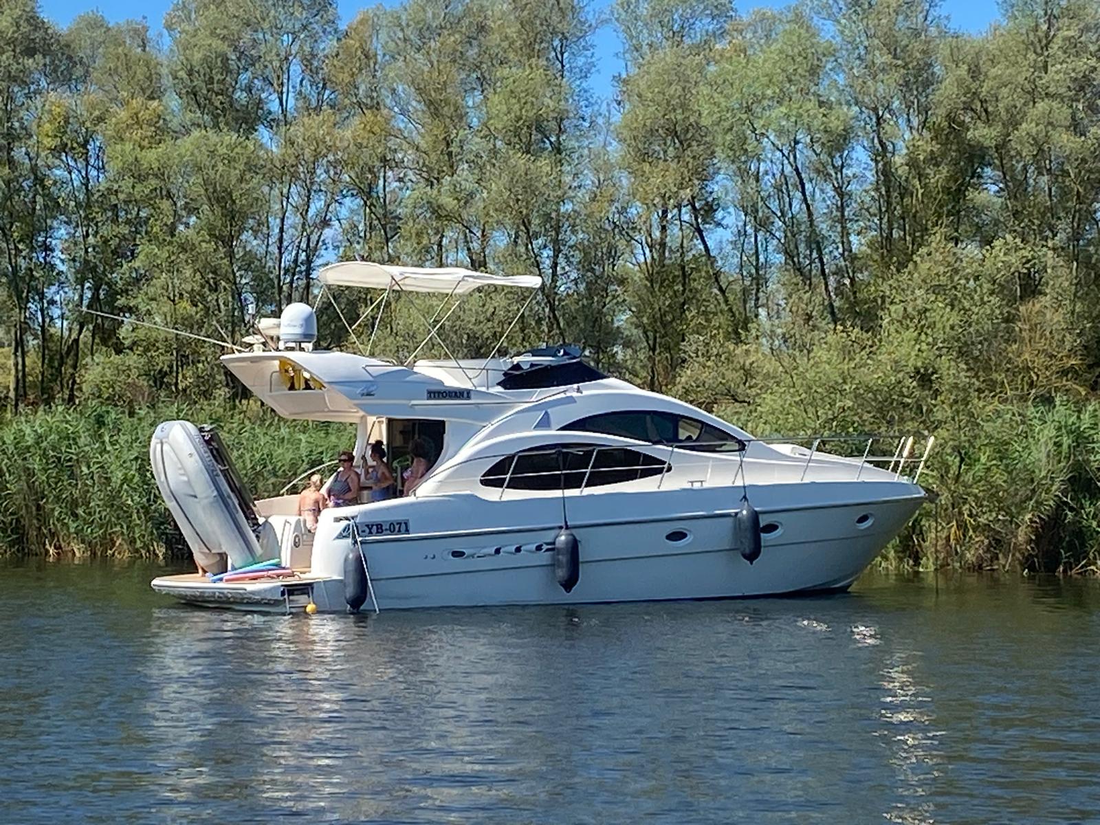 Azimut 42
