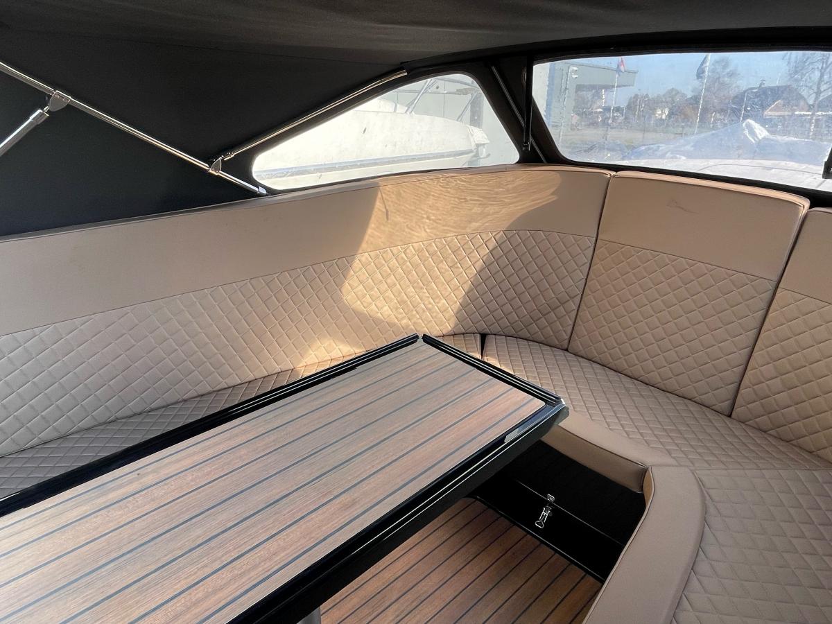 Primeur 710 Tender met Boegschroef