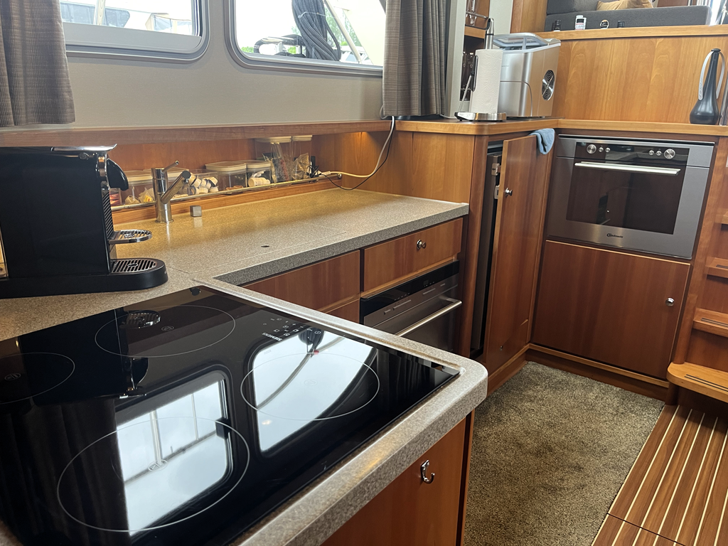 Linssen Grand Sturdy 470 Sedan Wheelhouse