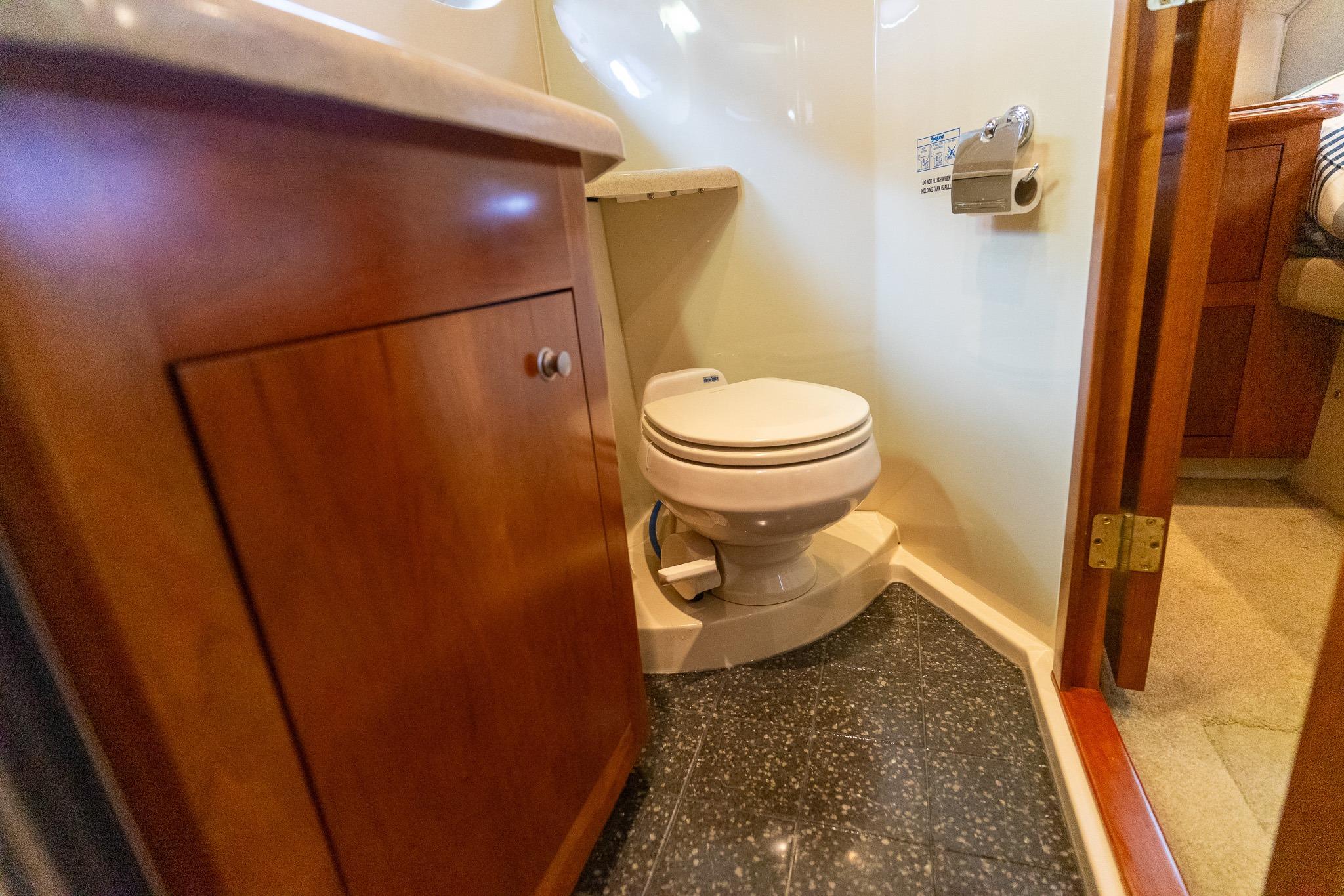 Cruisers Yachts 415 Express Motoryacht