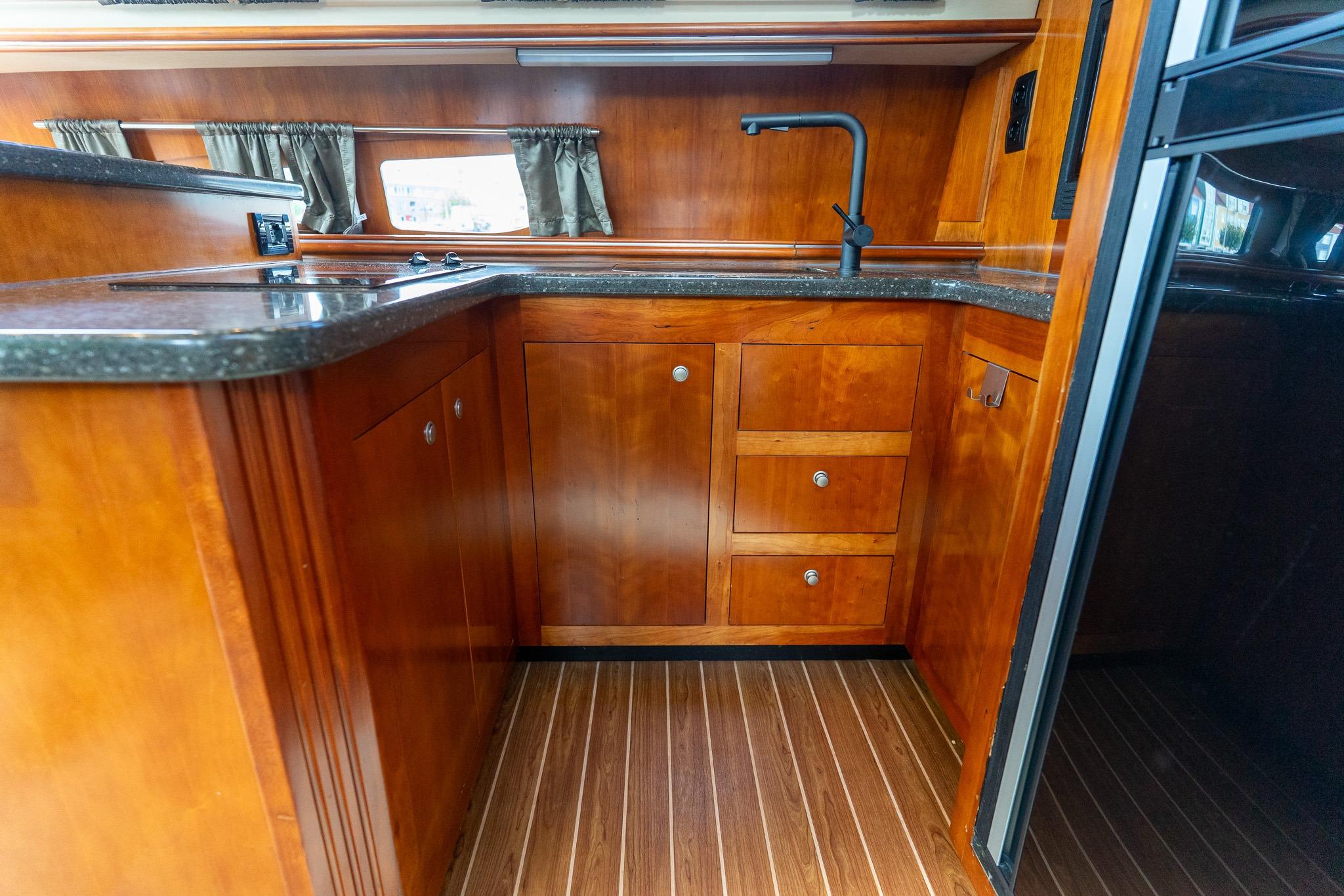 Cruisers Yachts 415 Express Motoryacht