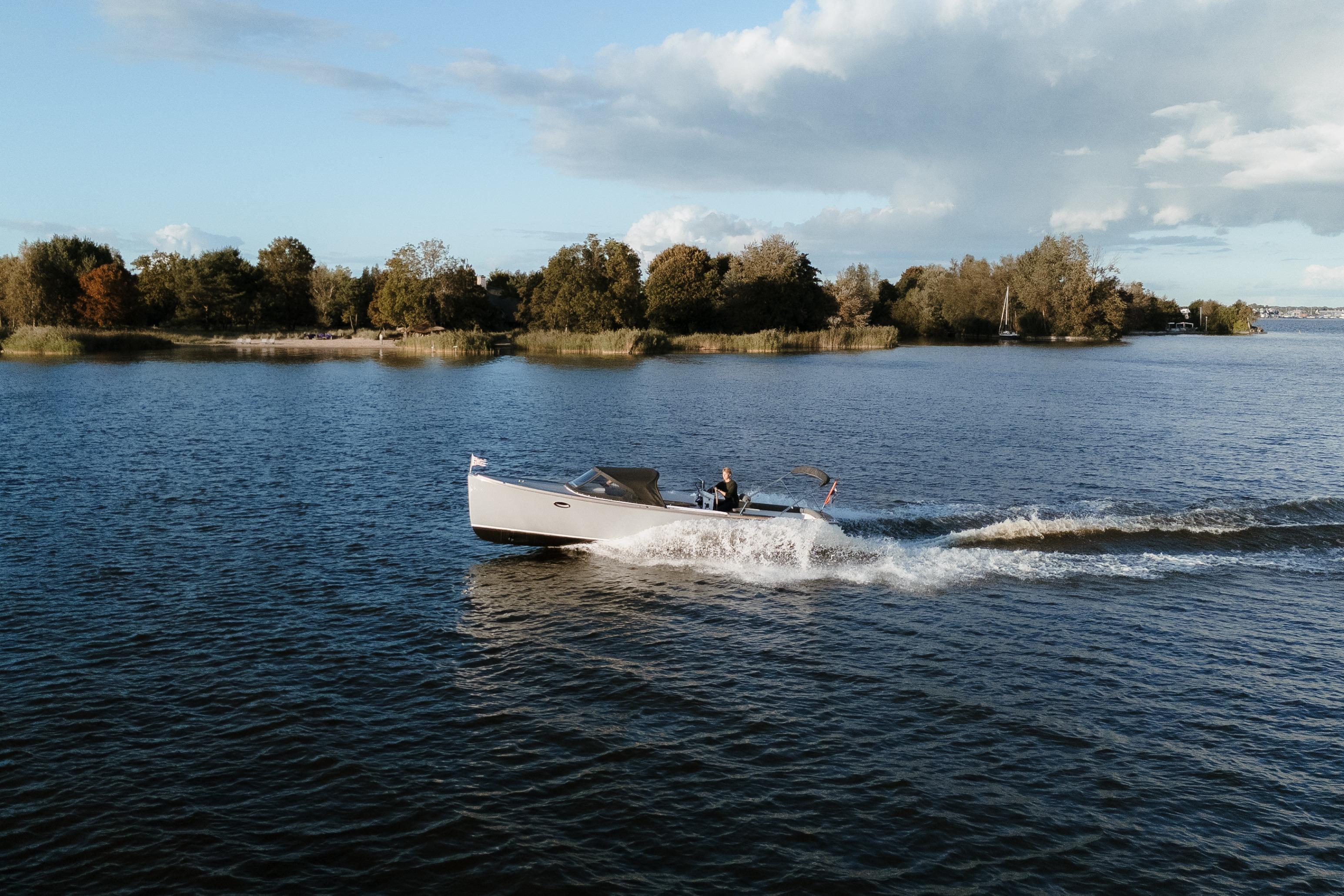 Tender AdmiralsTender C28