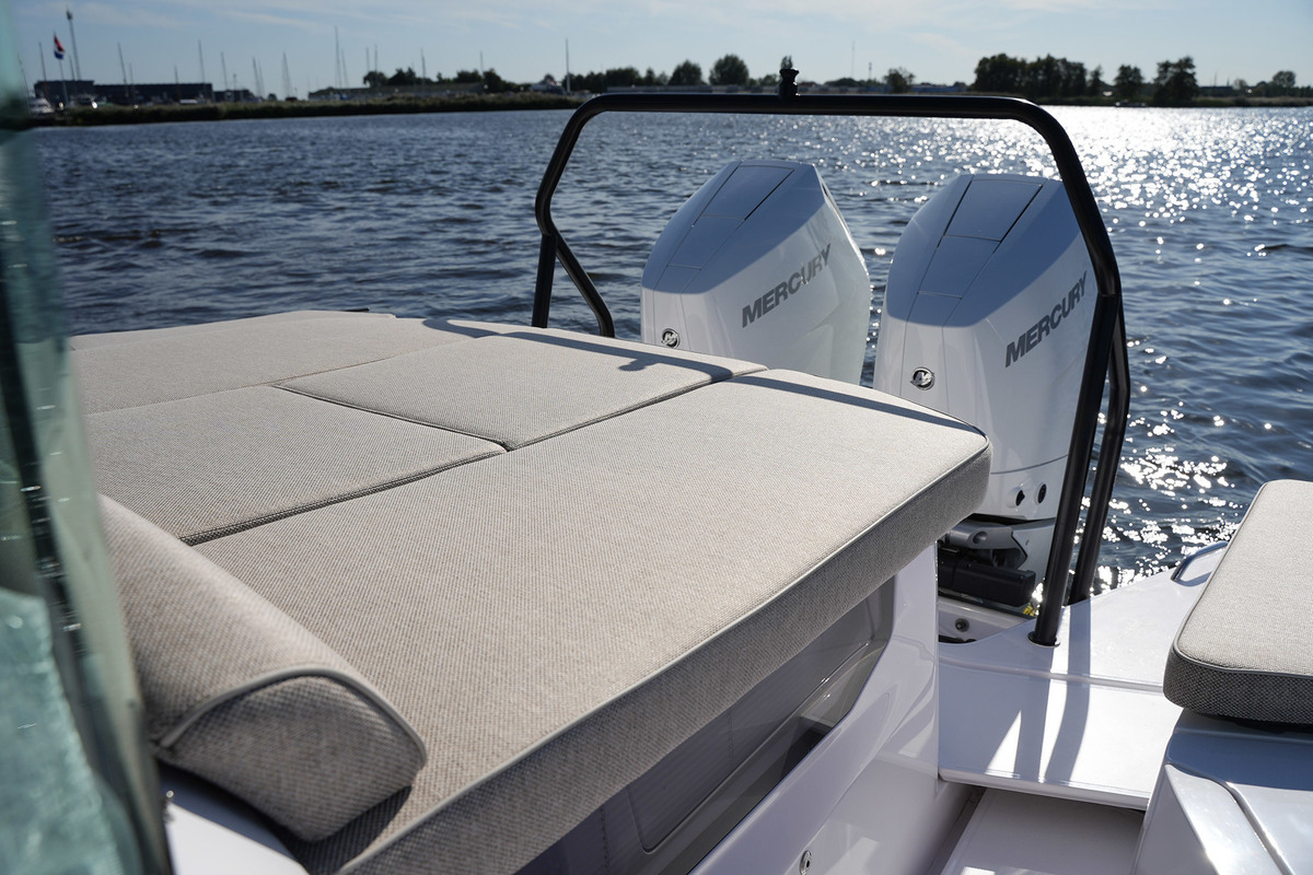 Axopar 37 XC Cross Cabin Mediterrana Edition