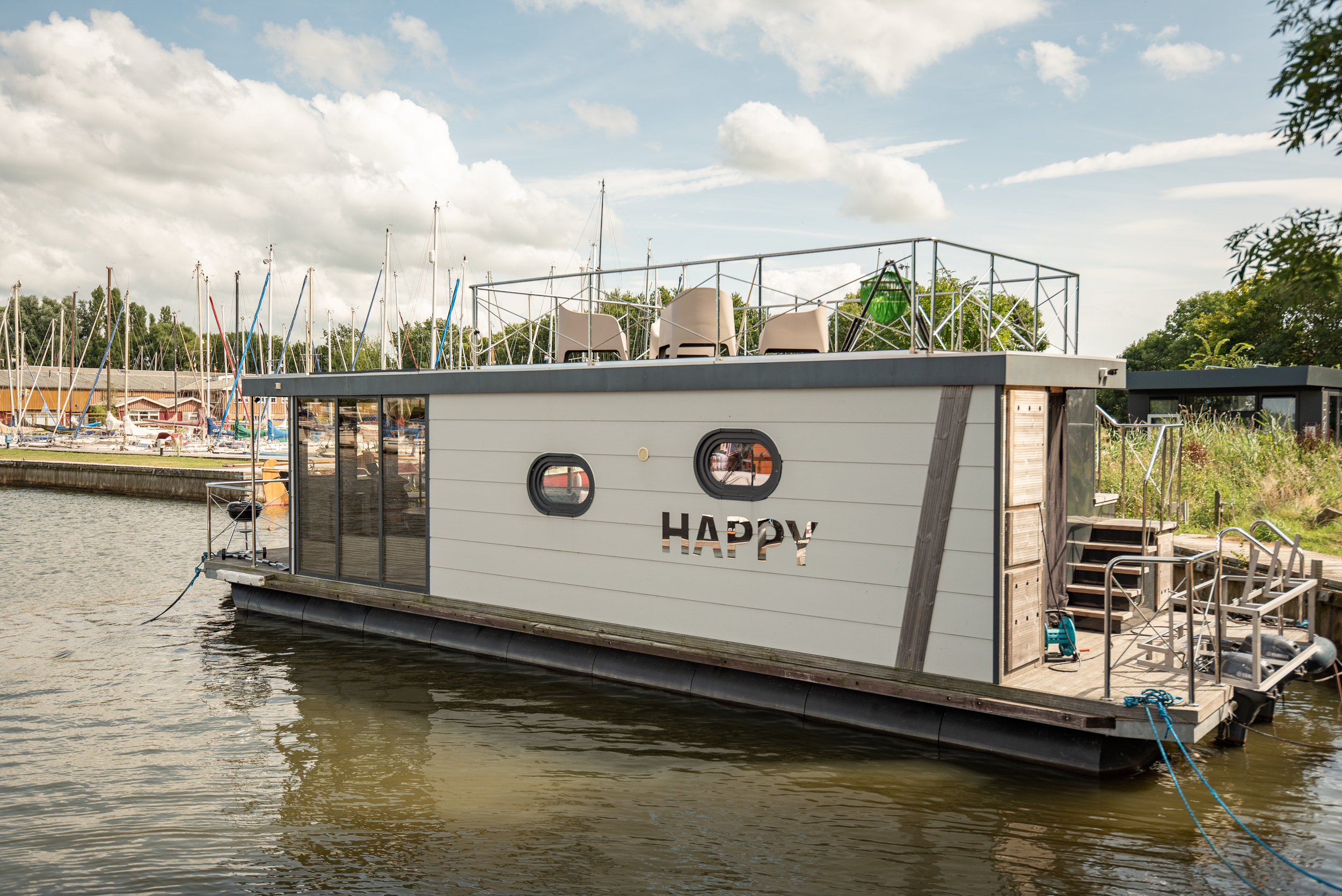 Campi 400 Houseboat Met Ligplaats En Chartermogelijkheid hoofdfoto: 1