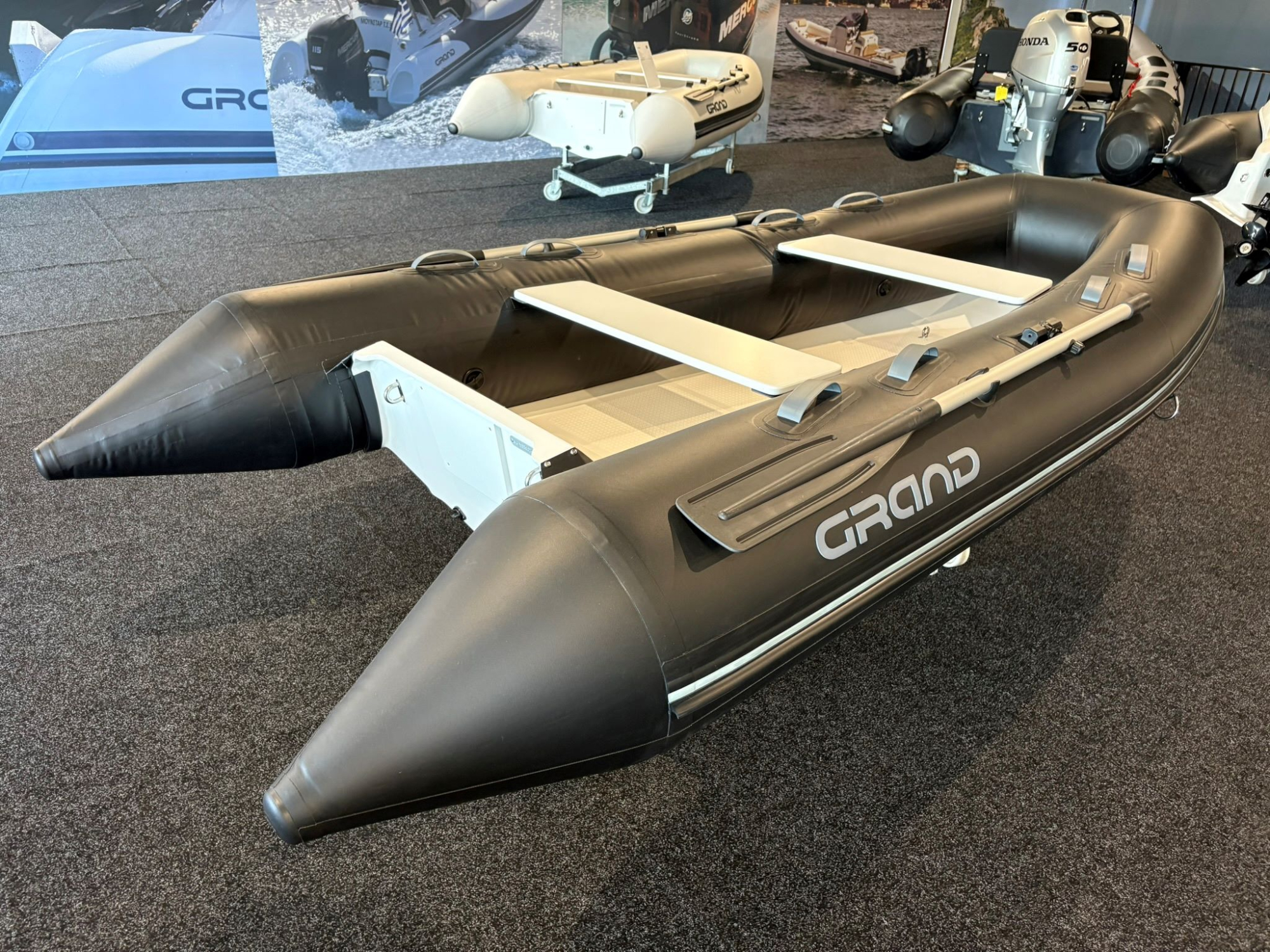 Grand Ribs Grand S330 grijs met Mercury 4 pk