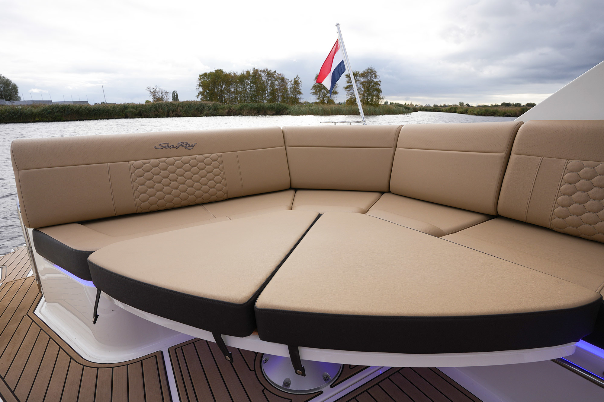 Sea Ray Sundancer 320