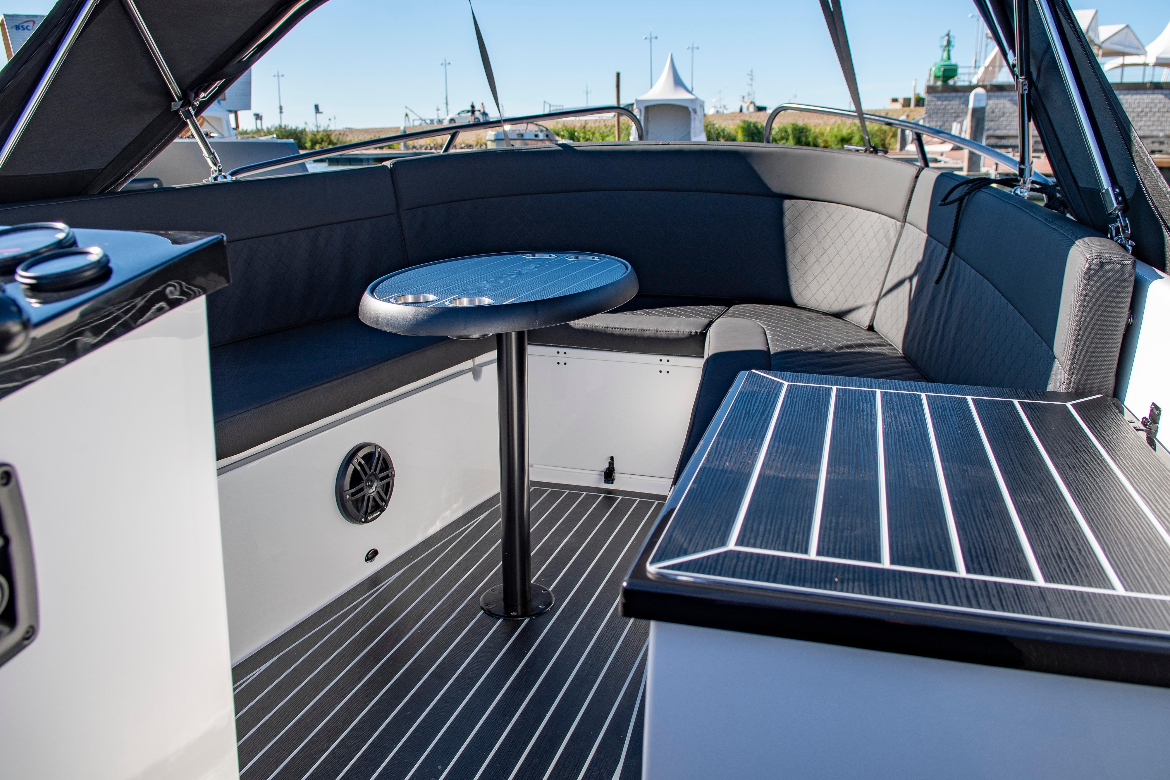 Lago Amore 633 Tender