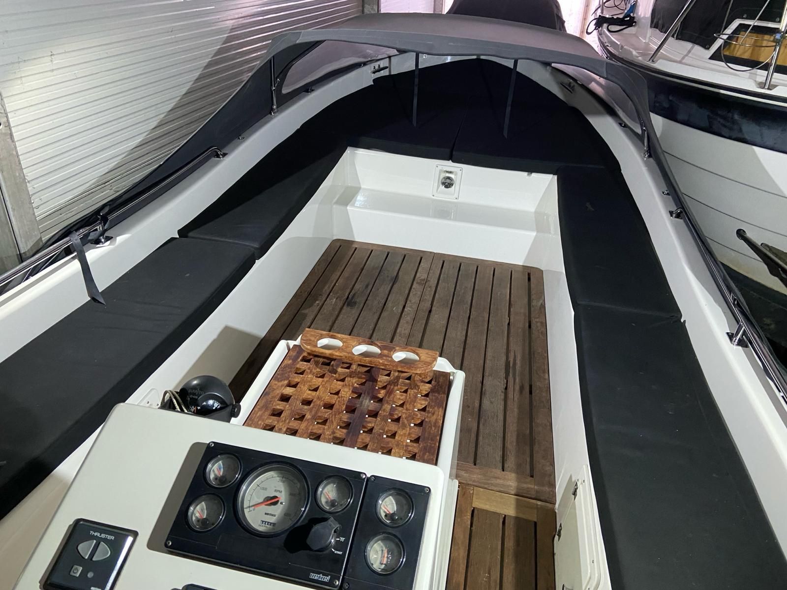 Seafury 700