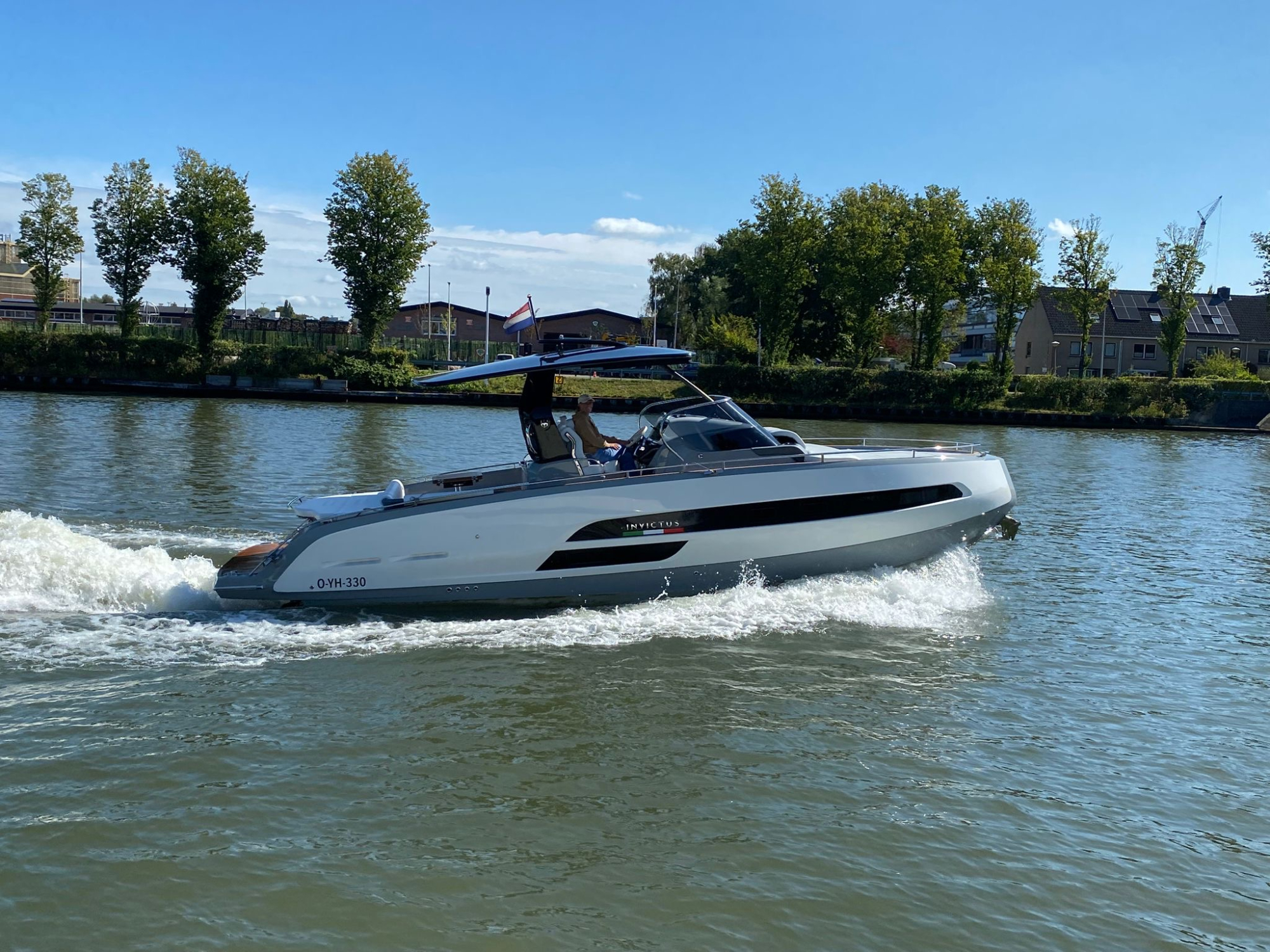 Invictus yachts Invictus 320 GT met 2 x Mercruiser 270 pk diesel van 2024!