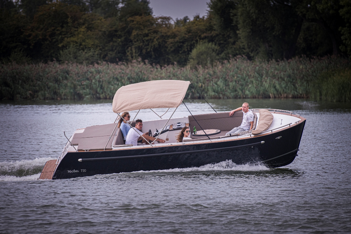 Maxima Boats 730