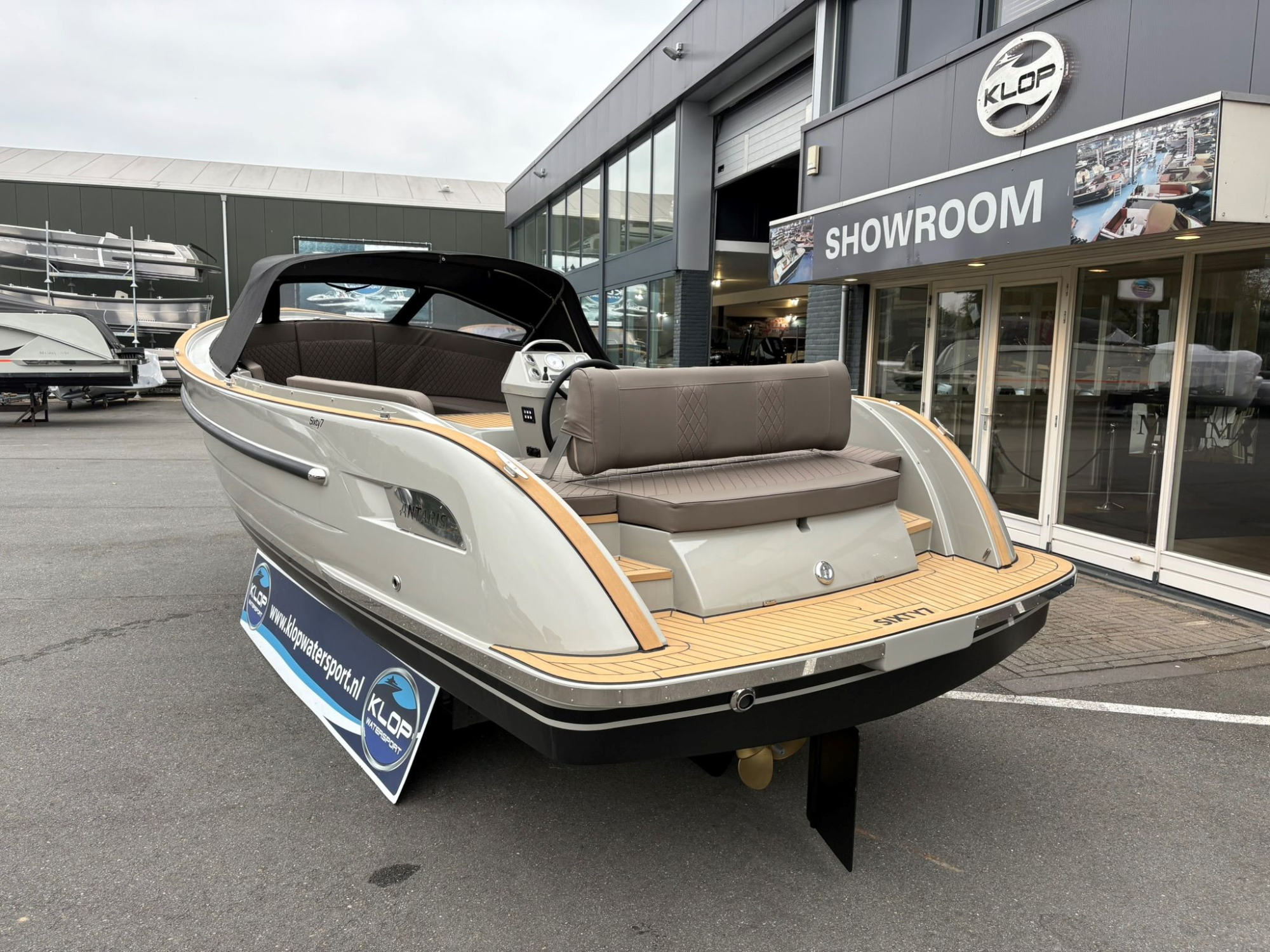 Antaris Sixty7 met Vetus 42 pk in RAL 7030 op voorraad!