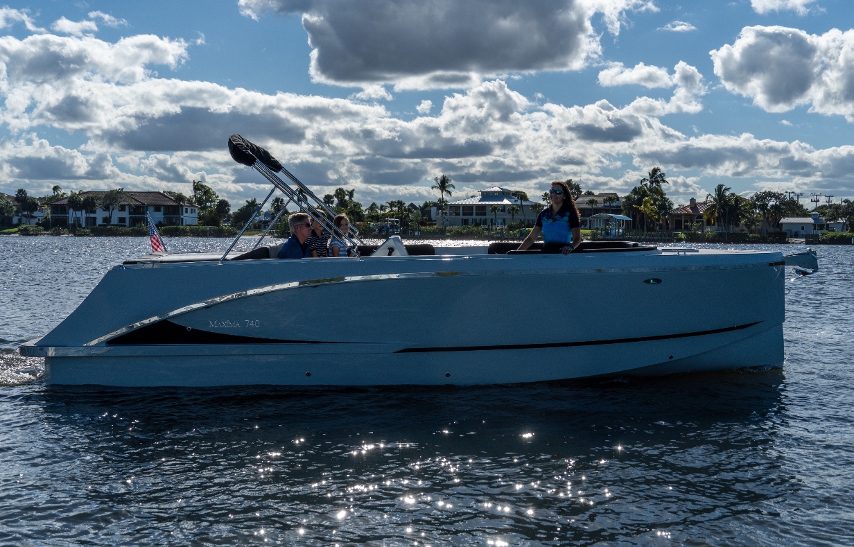 Maxima Boats 740