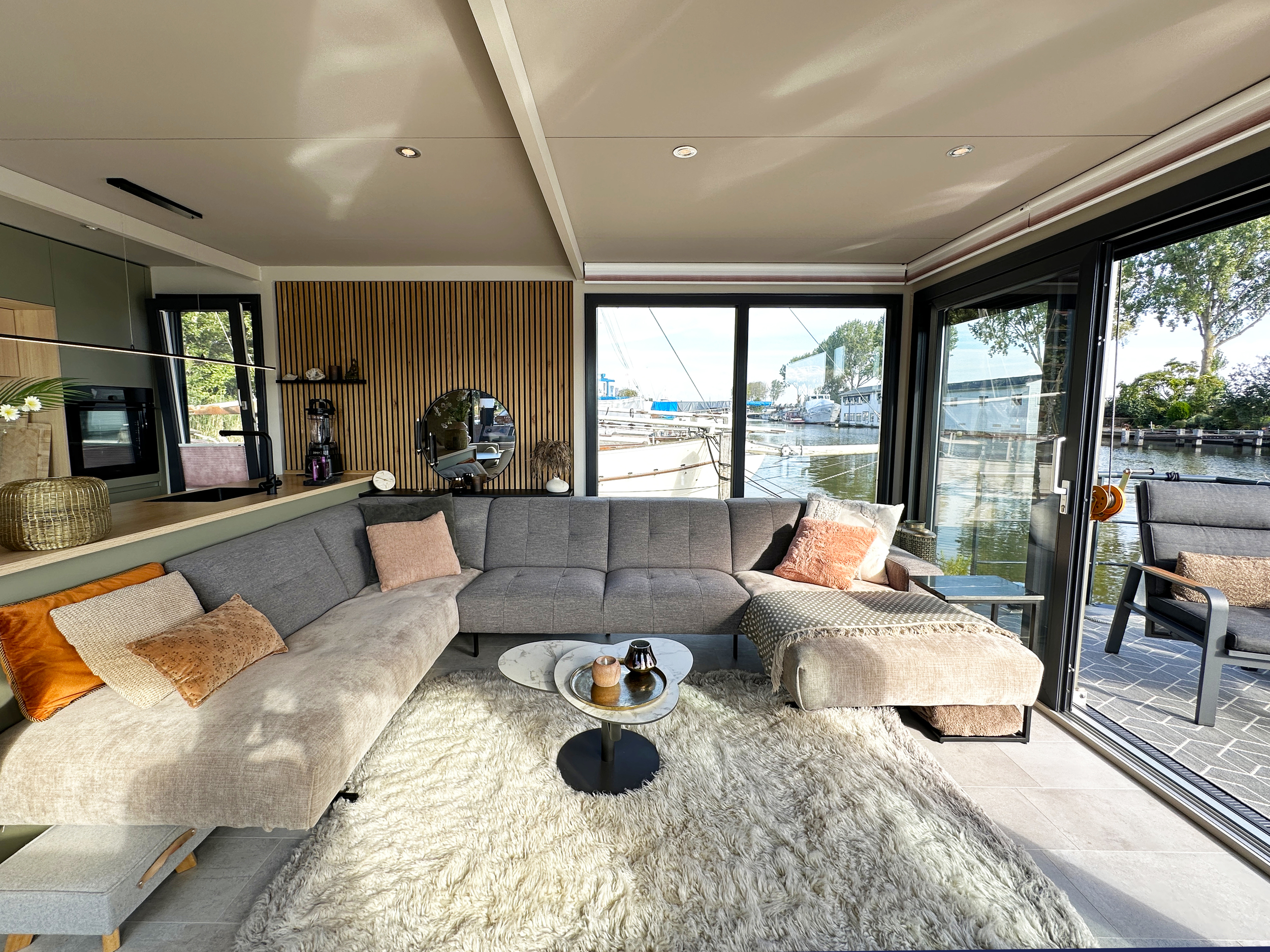 HT-Lofts Houseboat 15m Electric Propulsion