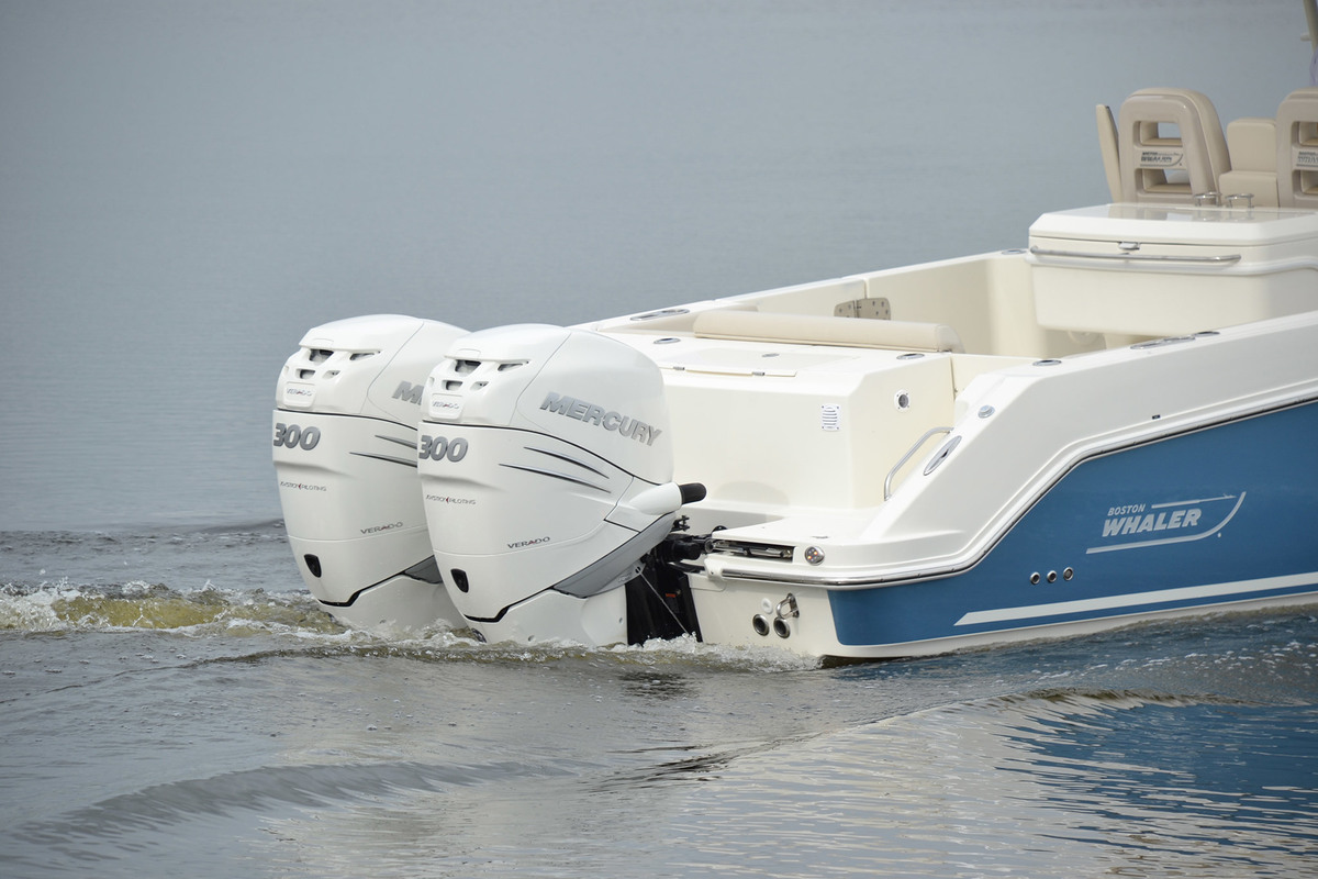 Boston Whaler 330 Outrage