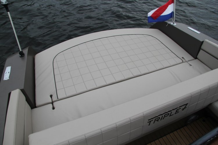 Triple 7 tender DE GROOTSTE SLOEPENSHOWROOM VAN NEDERLAND
