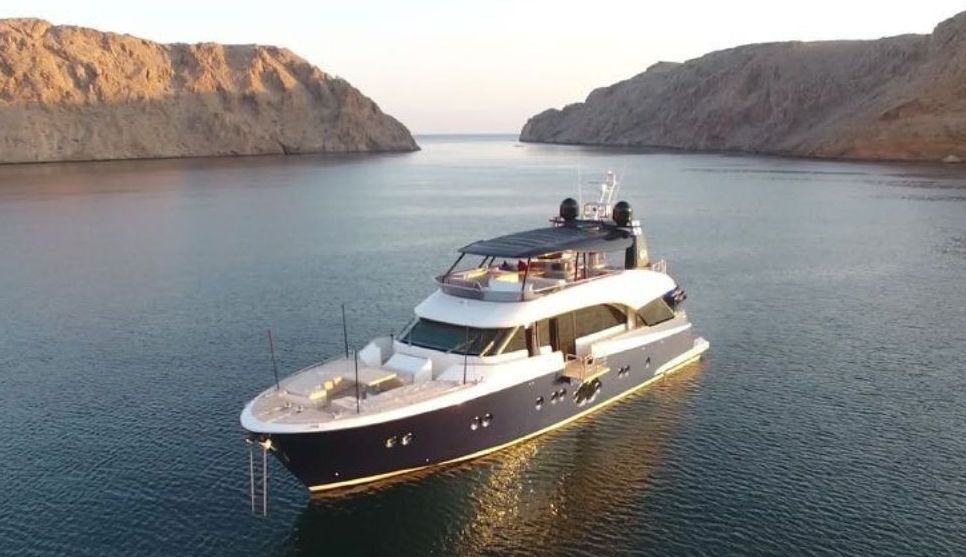 MonteCarlo Yacht 86 Flybridge