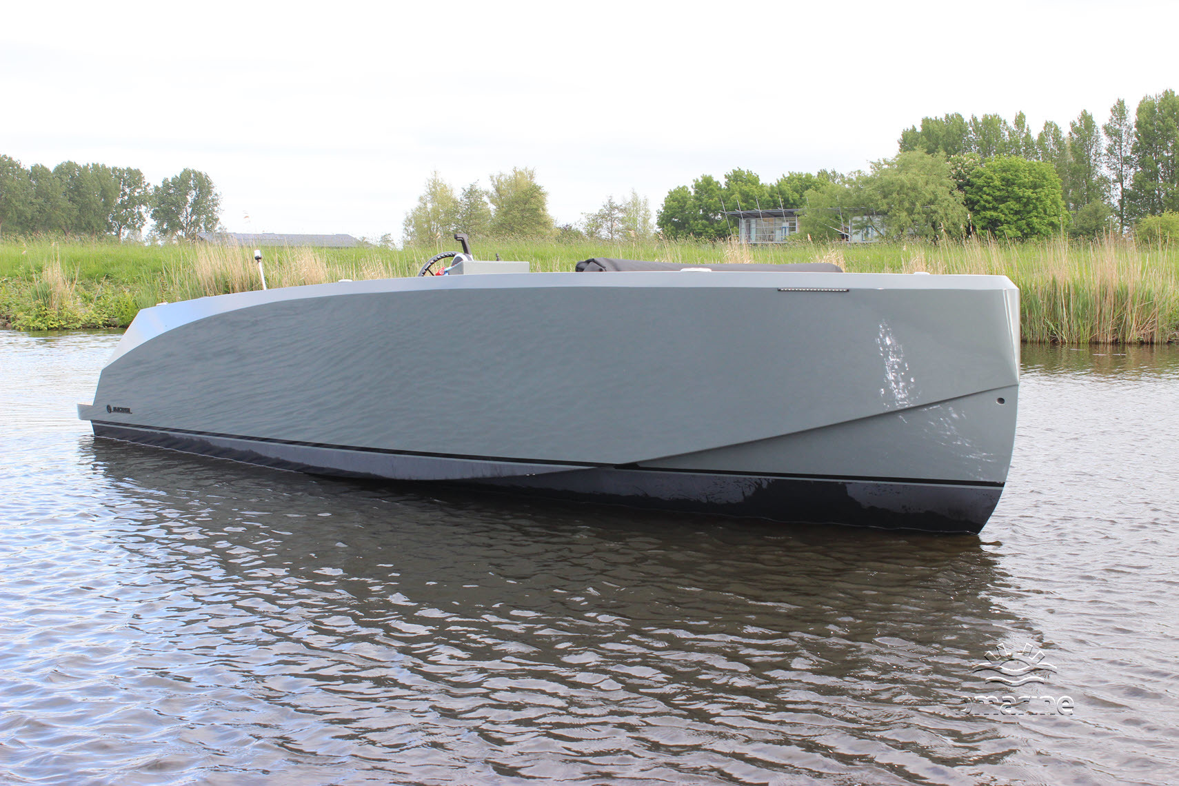 Blackfish Reallife 750 Cabin