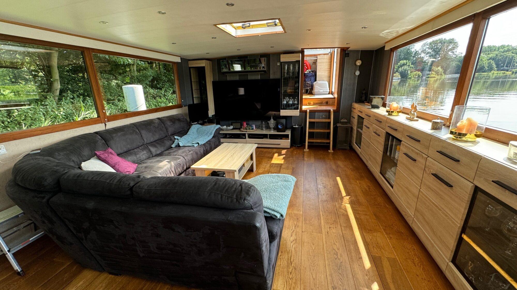 Luxe-Motor Luxe Motor 27.70 VS Varend Woonschip