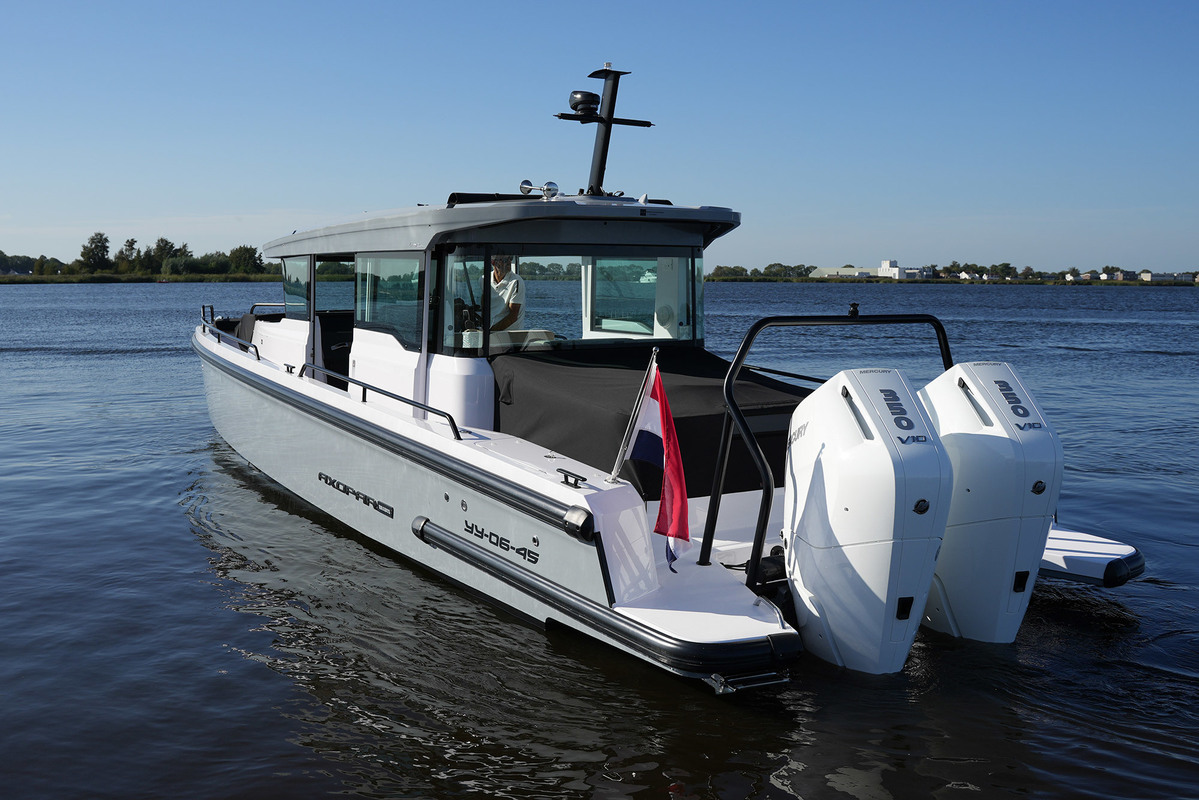 Axopar 37 XC Cross Cabin Mediterrana Edition