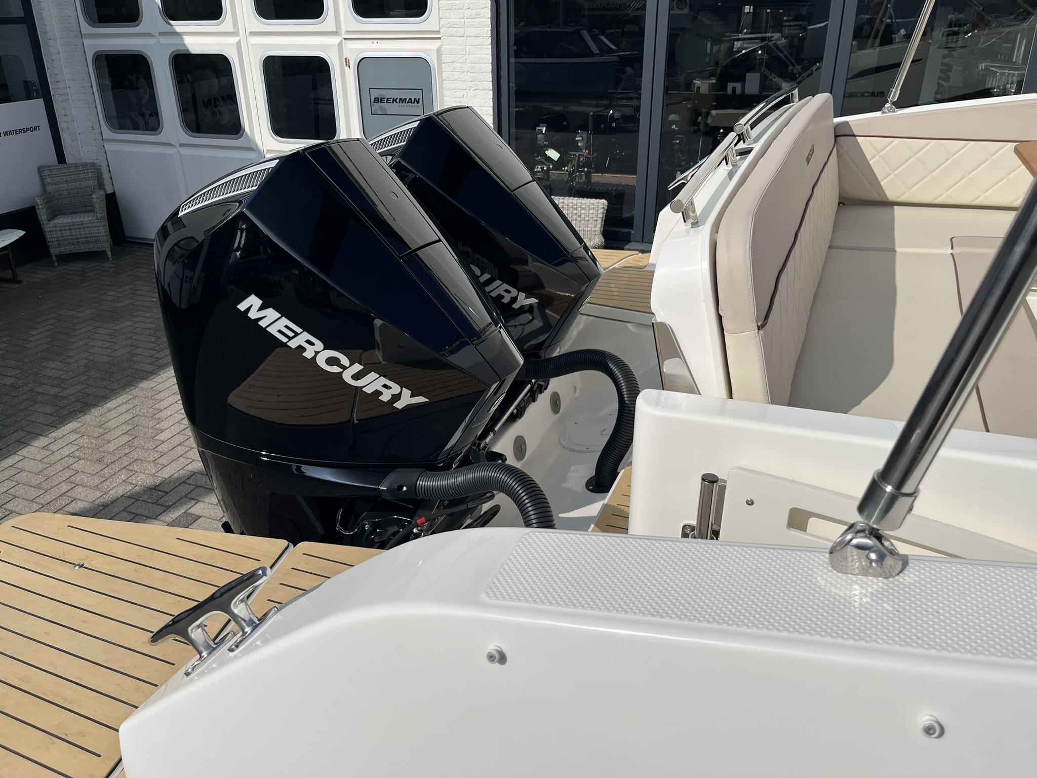 Quicksilver 875 Sundeck