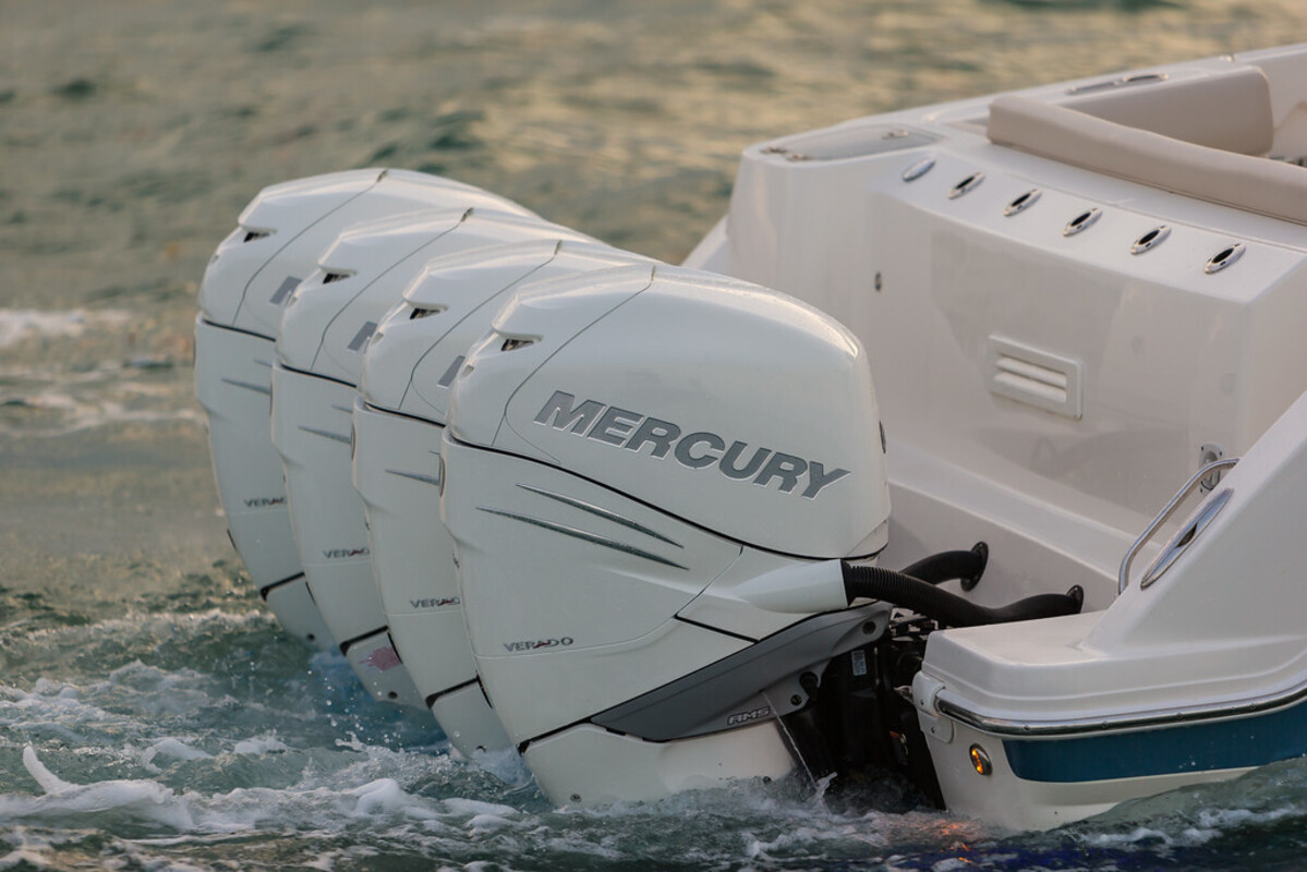 Boston Whaler 420 Outrage