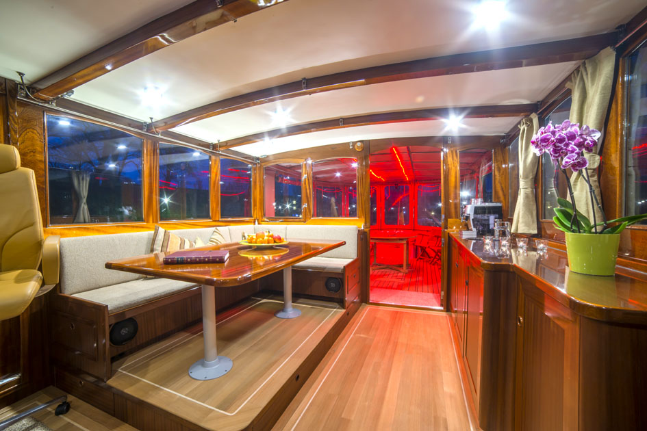 Luxe Motor Cruise 19.75