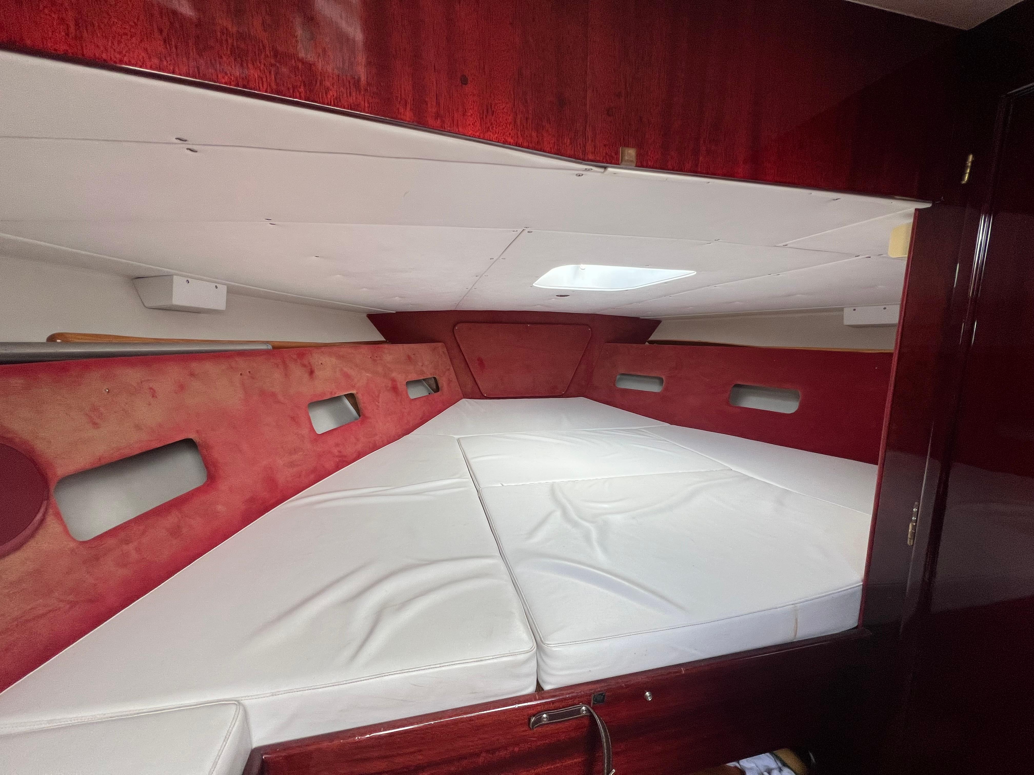 Boesch 850 Runabout Deluxe