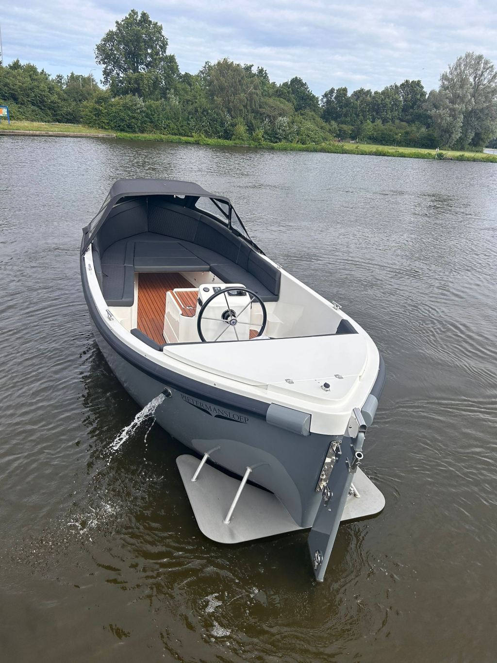 Pieterman 750 met 27 VETUS  750 diesel 
