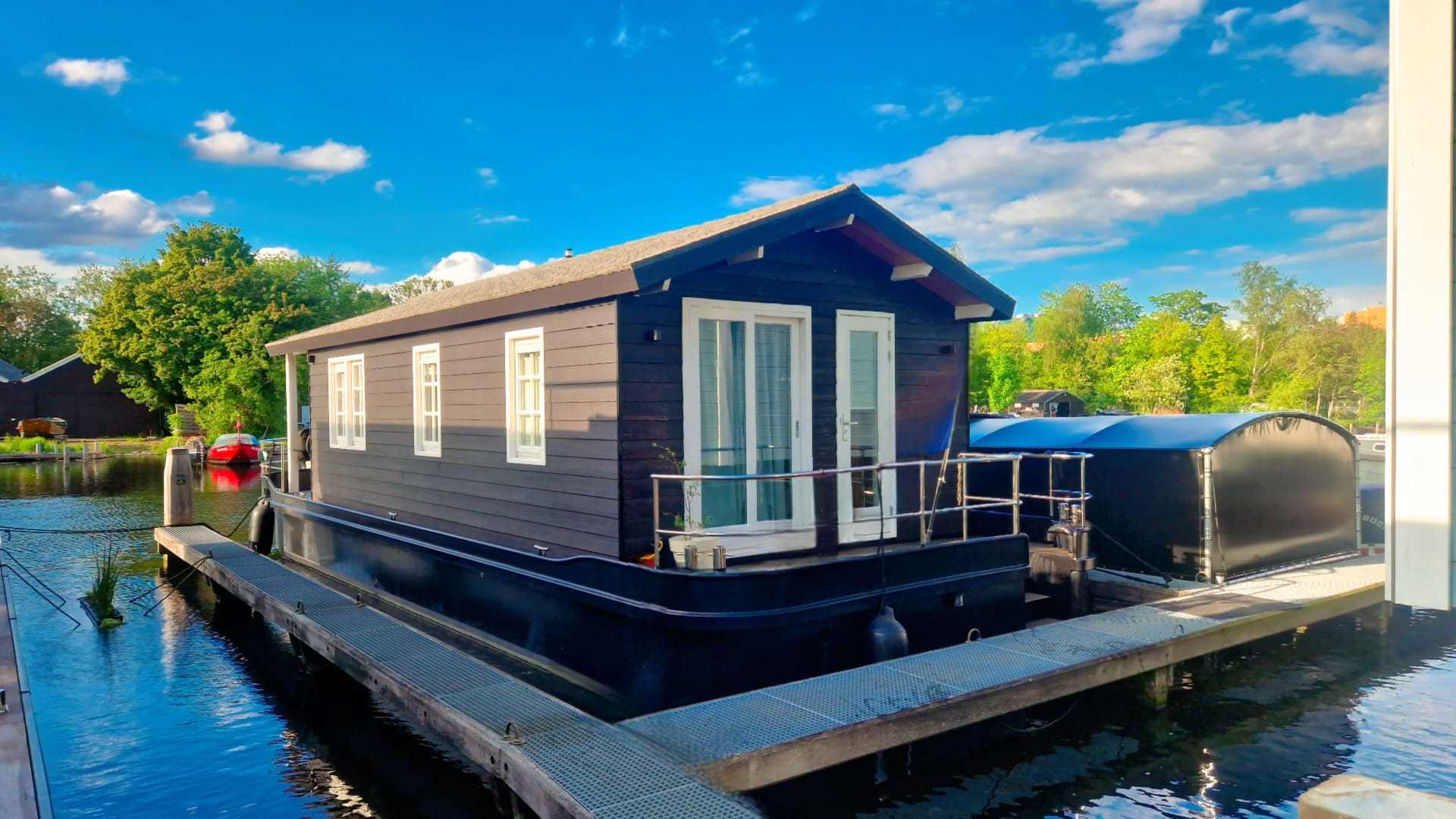 HOMESHIP Houseboat In AMSTERDAM -ZUID VaarChalet 1250D Luxe Goed Varende Houseboat