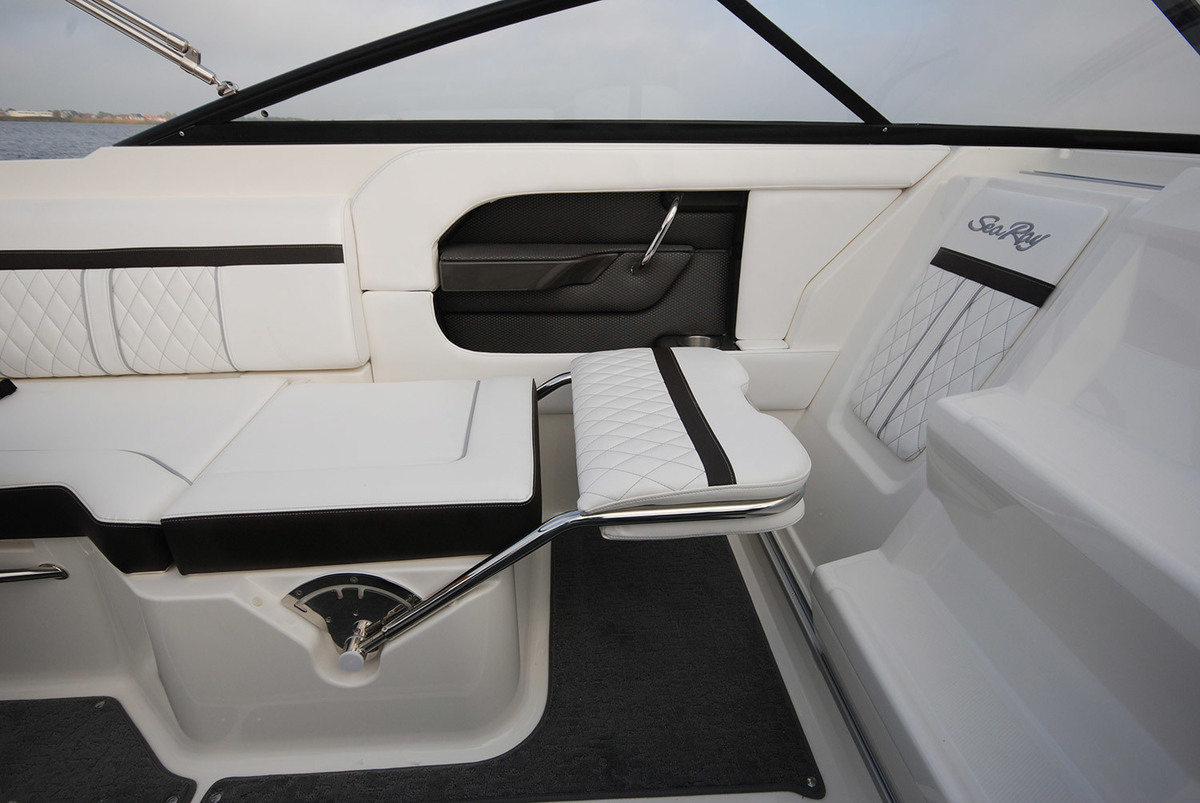 Sea Ray Sun Sport 250