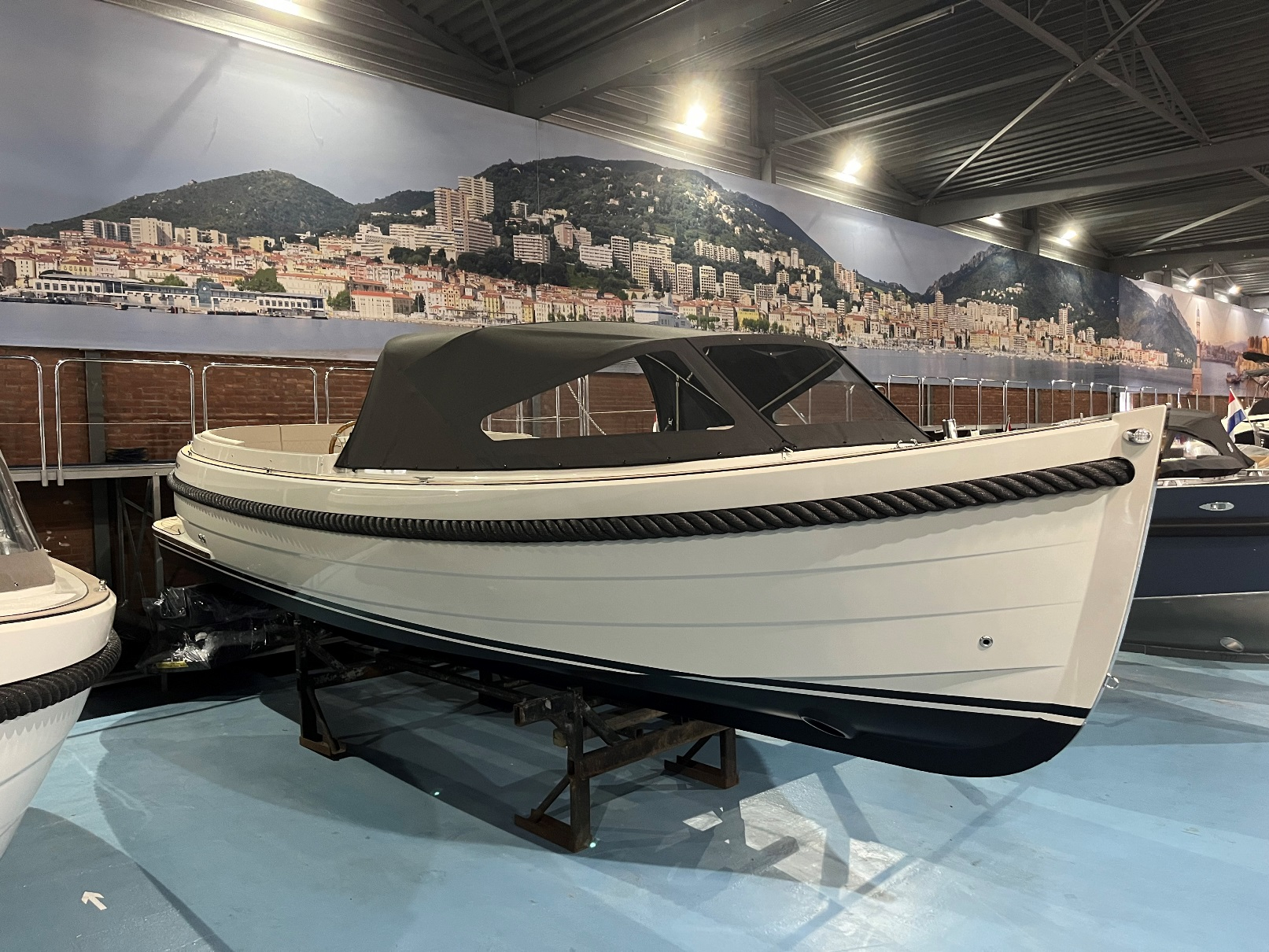 Maril 7NXT met Yanmar 80 pk in agaatgrijs komt binnen