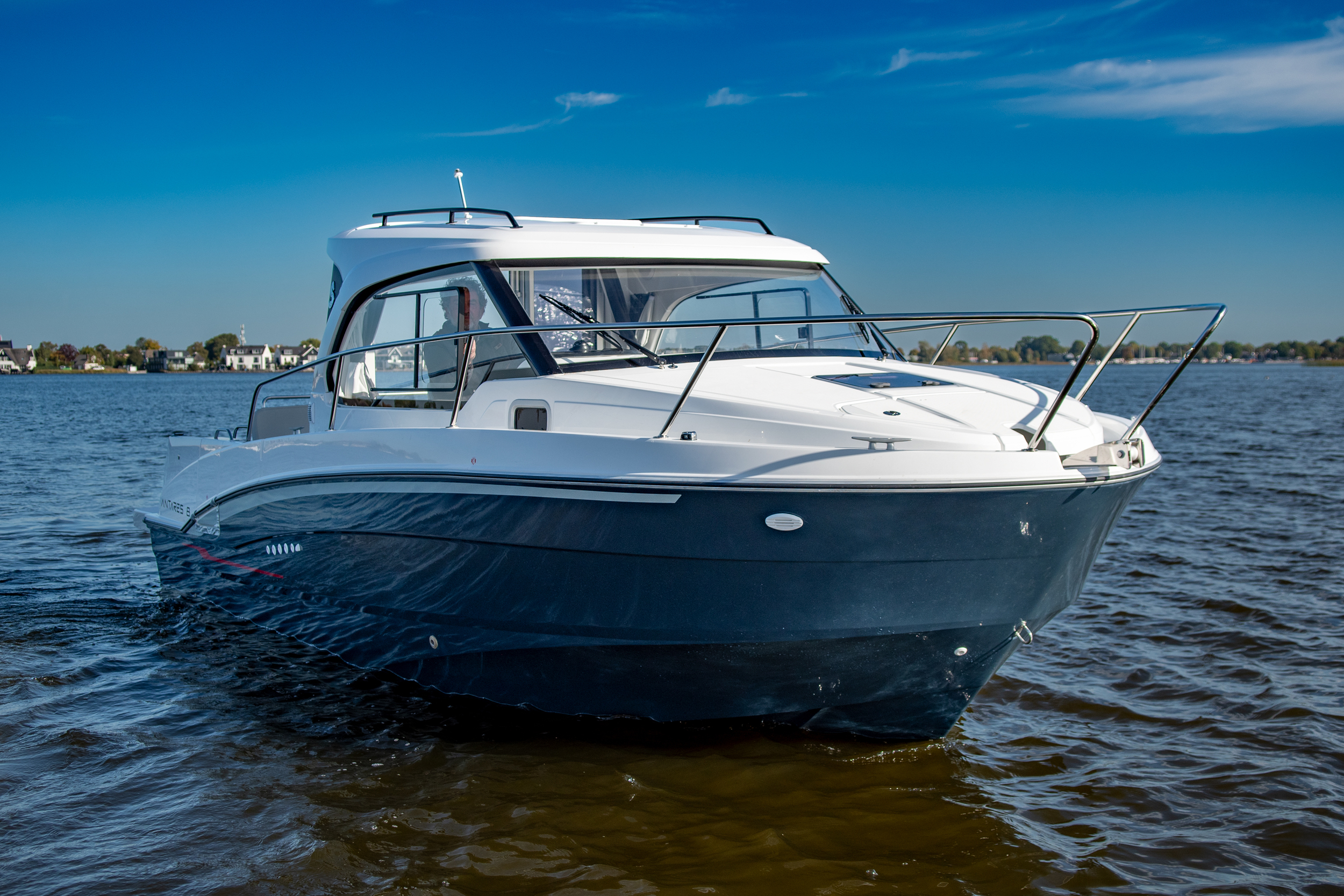 Beneteau Antares 8