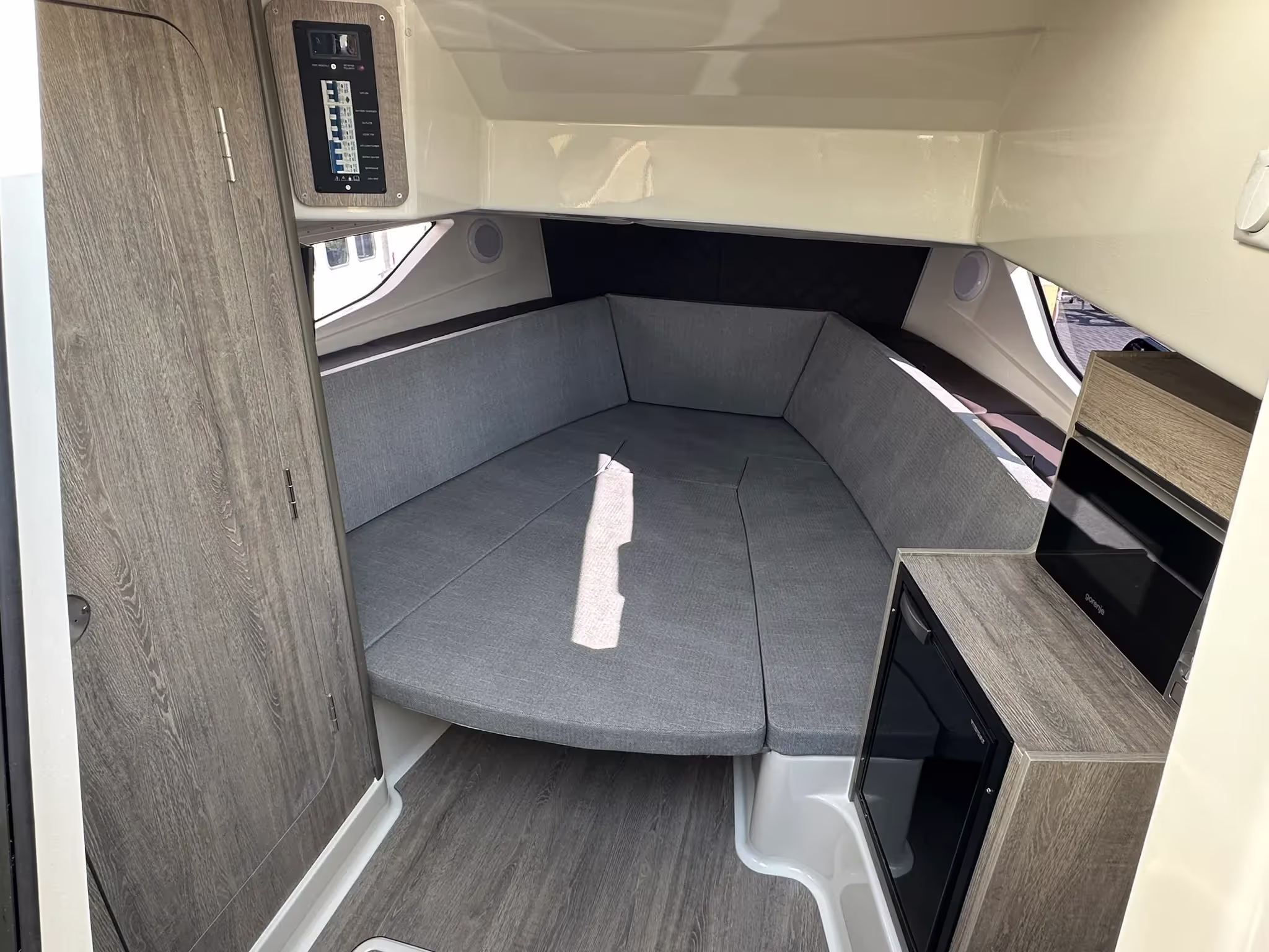 Quicksilver 875 Sundeck