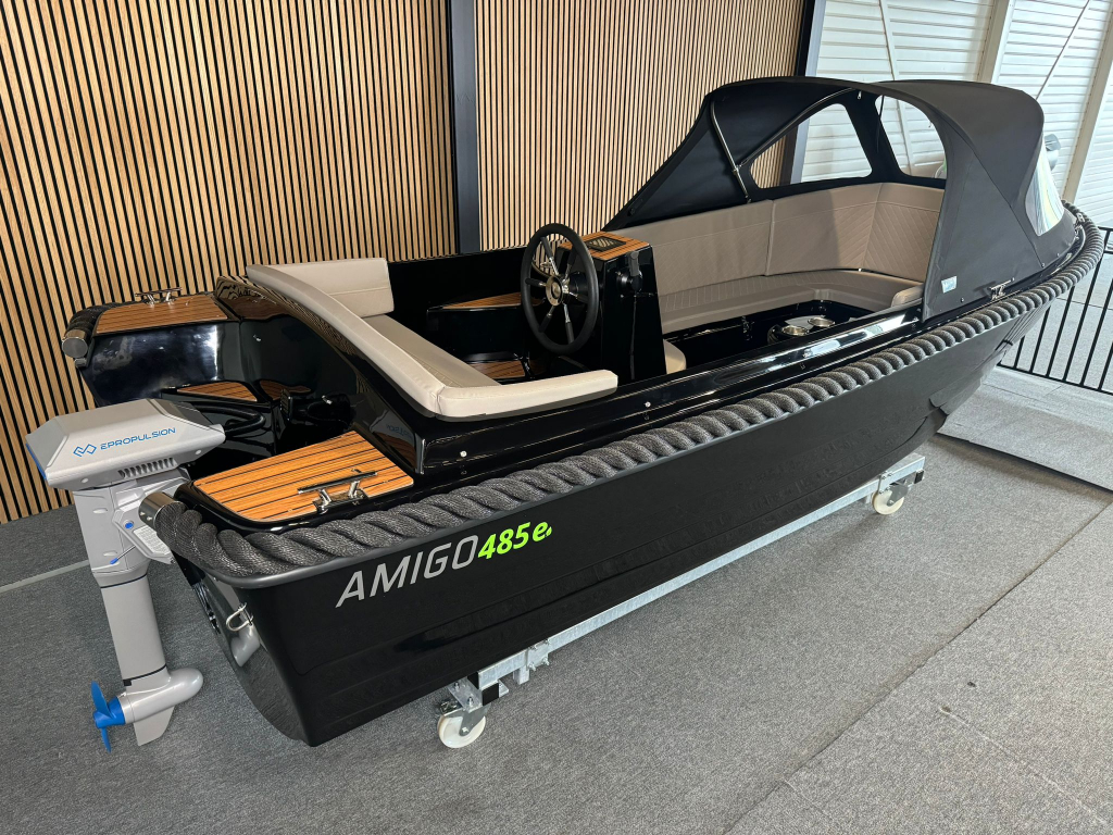 Amigo 485 S Black Edition + Navy 3.0 fluistersloep