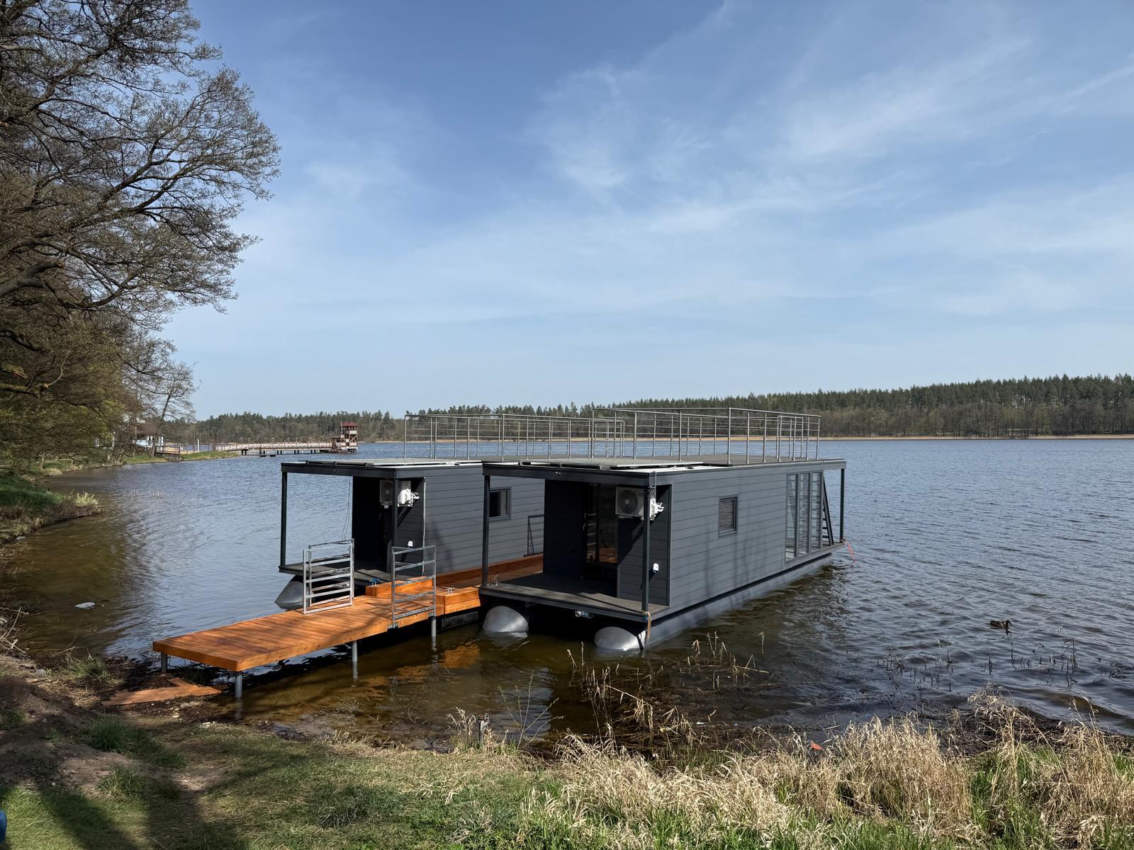 Shogun Mobile Houseboat