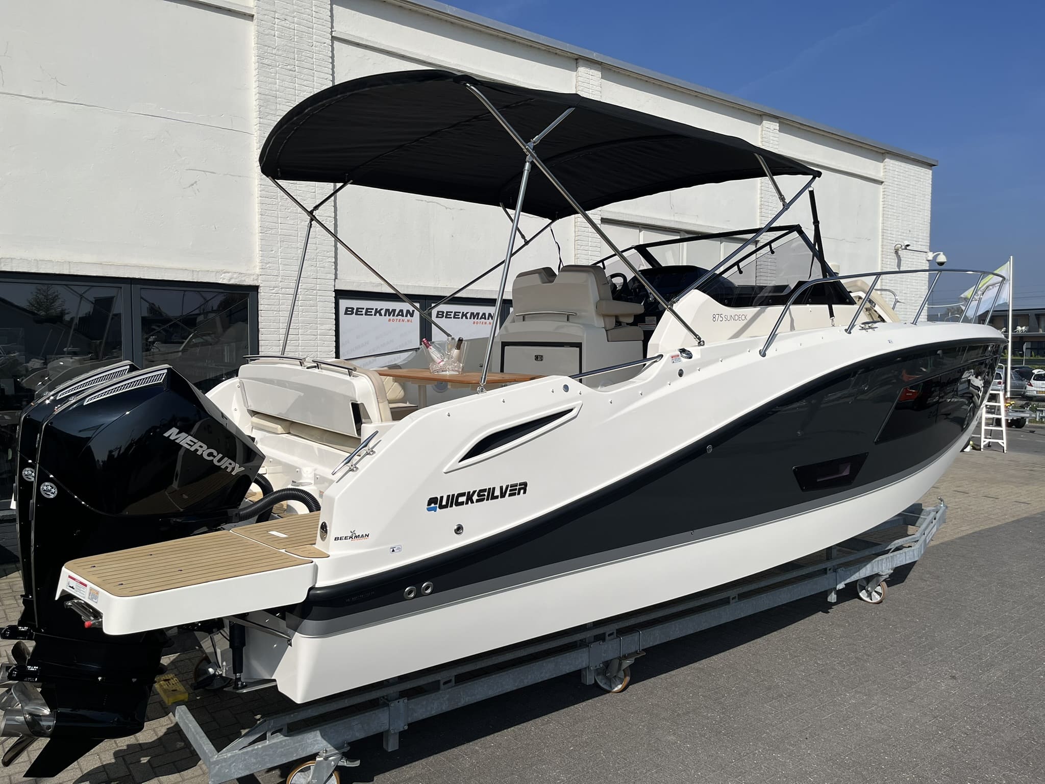 Quicksilver 875 Sundeck