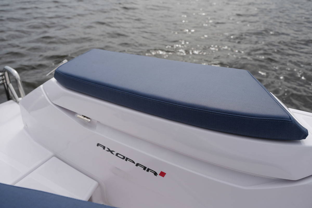 Axopar 29 XC Cross Cabin