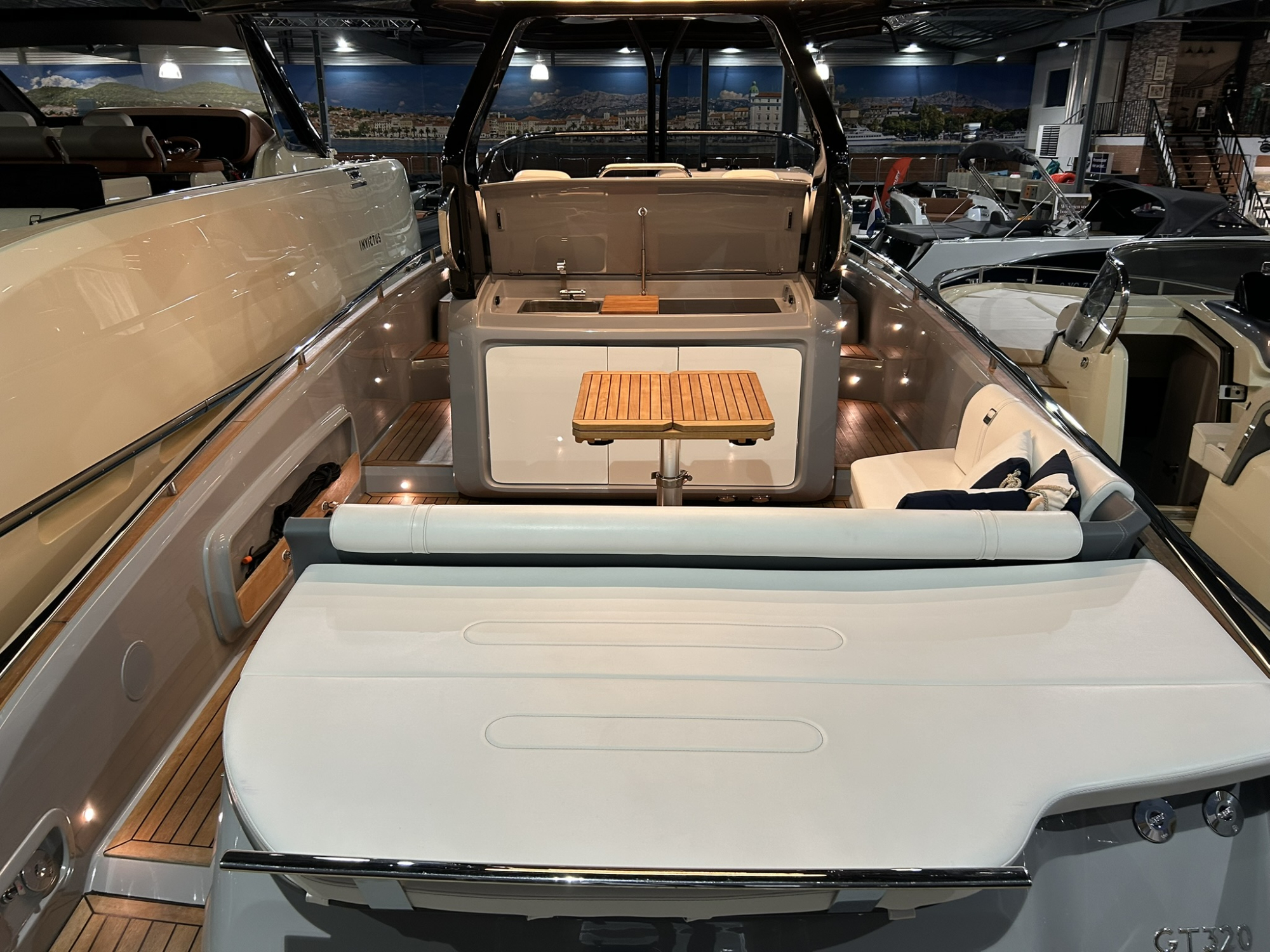 Invictus yachts Invictus 320 GT met 2 x Mercruiser 270 pk diesel van 2024!
