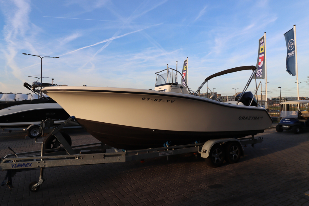 Trophy 2203 Center Console