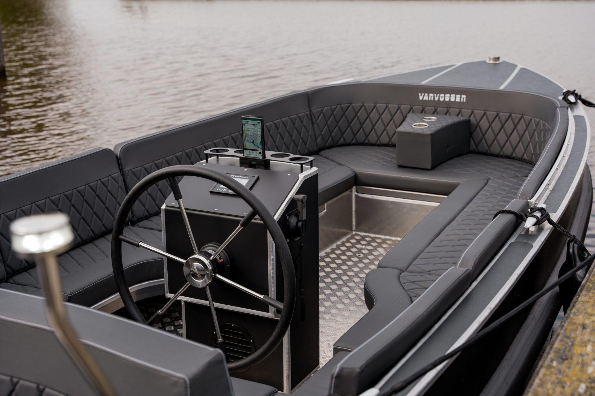Van Vossen Plugin E tender 595 DE GROOTSTE SLOEPENSHOWROOM VAN NEDERLAND