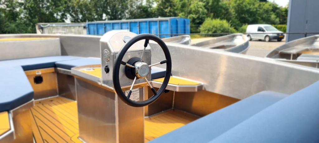 Eagle Boats Tender 525