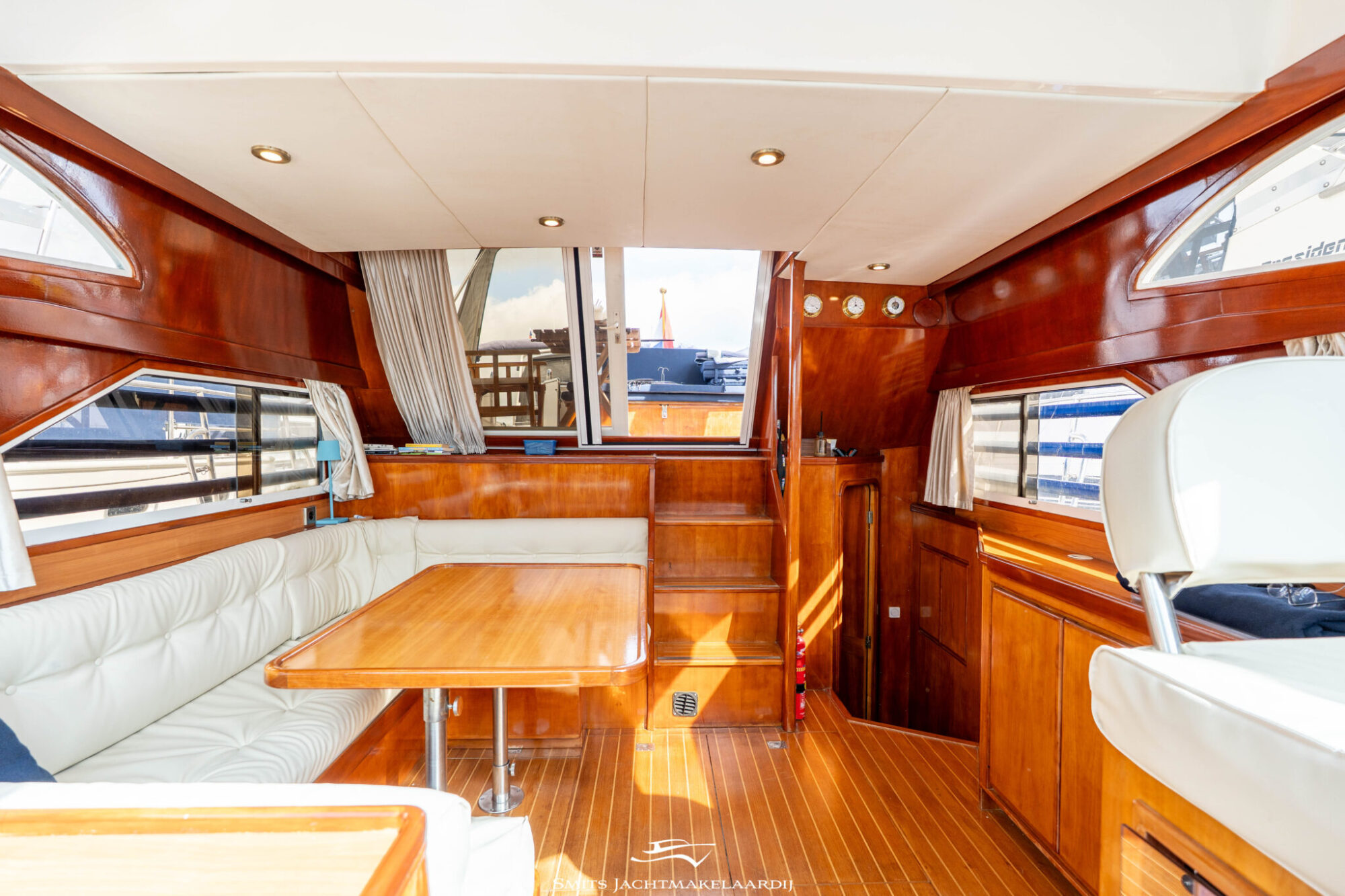 Astor 37 Flybridge