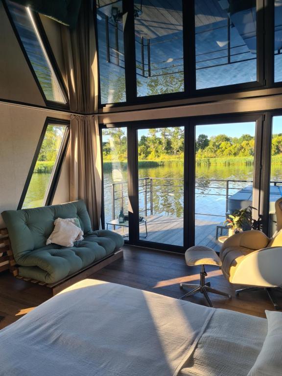 Solstar Houseboat Basic 11-4,2