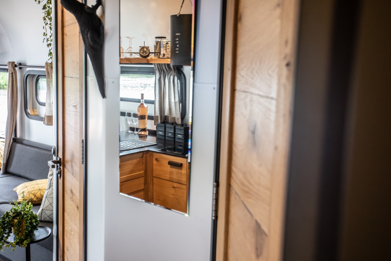 The Coon 1000 Houseboat